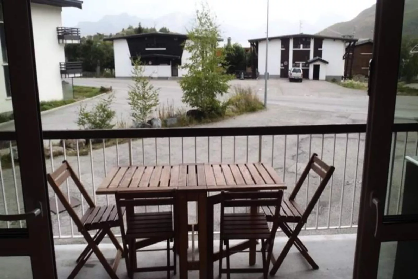 Résidence Choucas-Buitenkant zomer