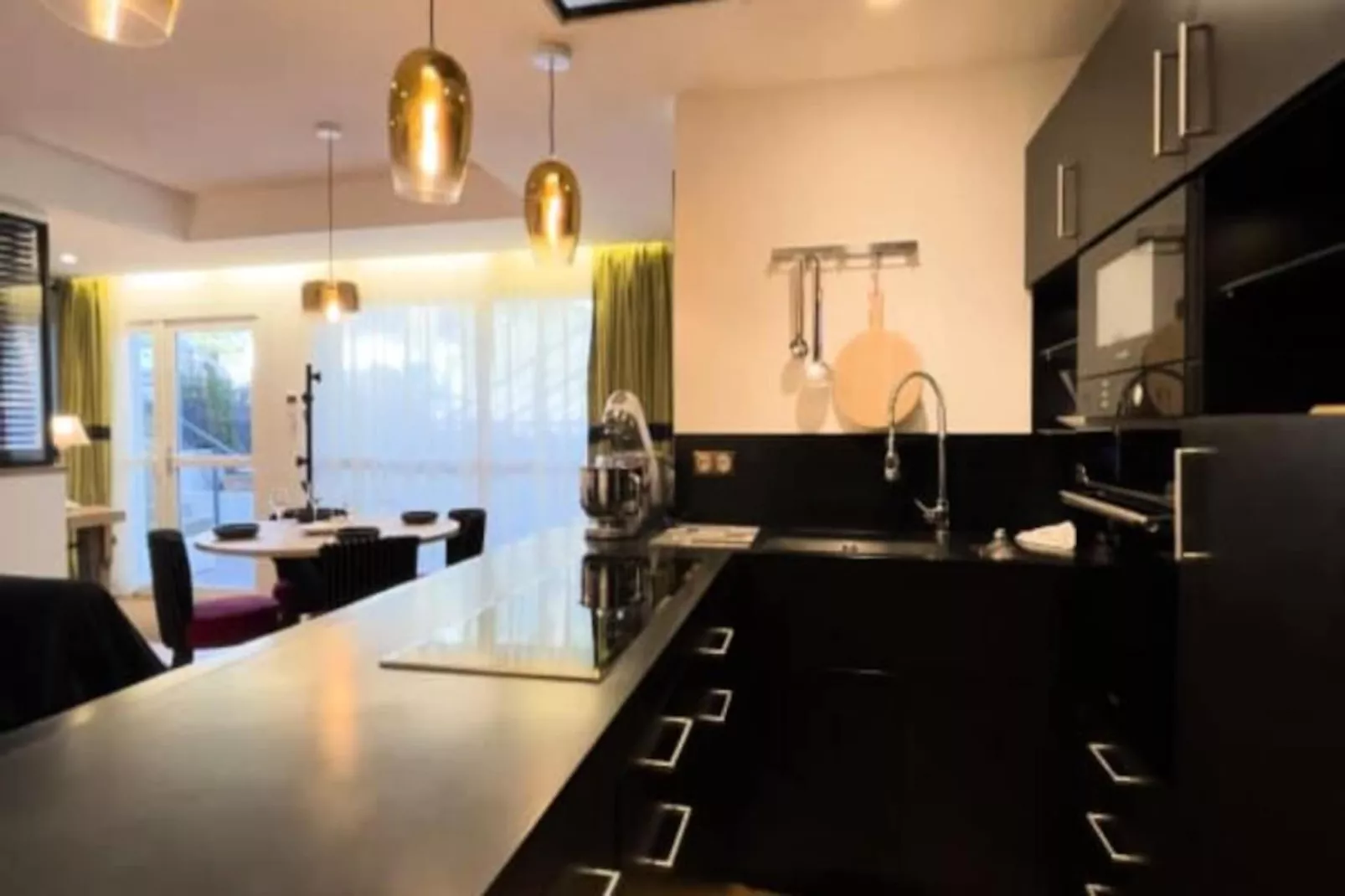 Maison R&eacute;gent & Spa - En Haut De L'escalier-Image-tags.