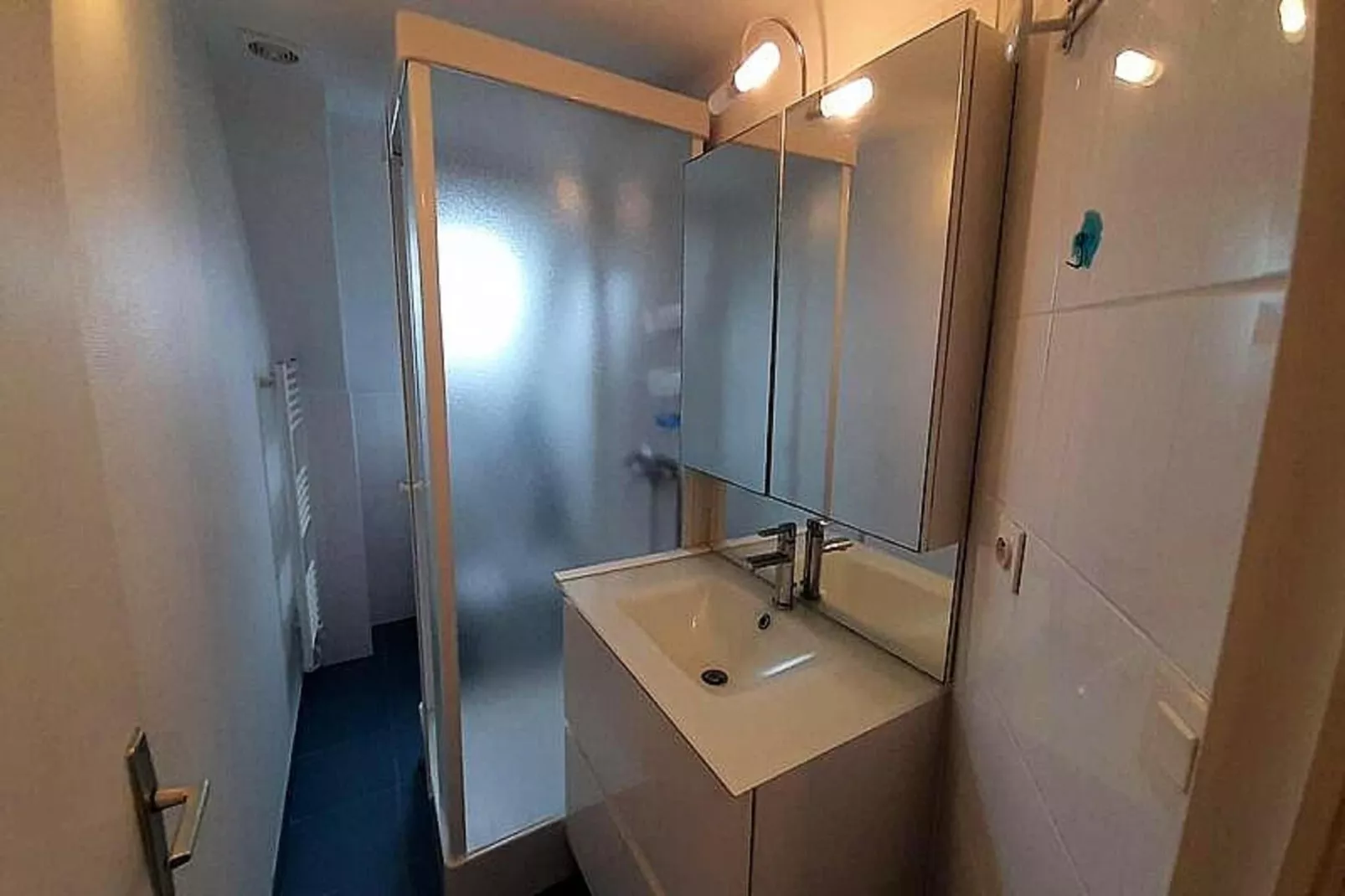 Résidence Kermaria-Badkamer