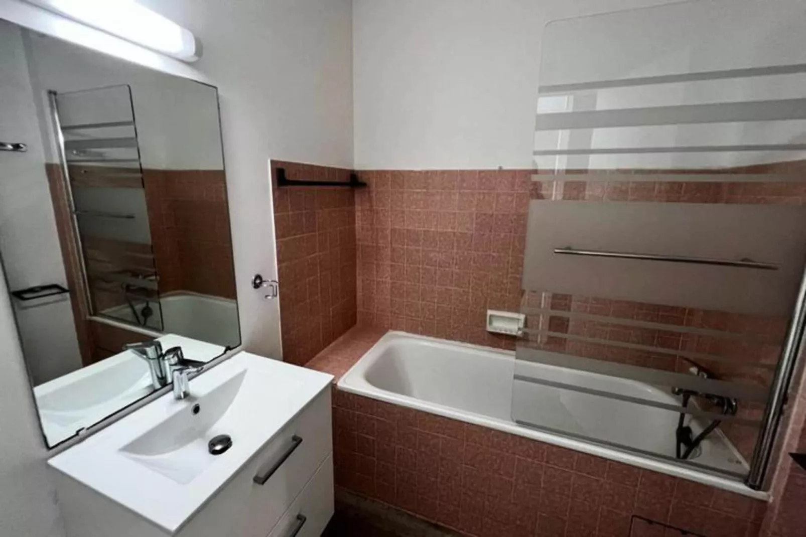 Résidence Dauphins-Badkamer