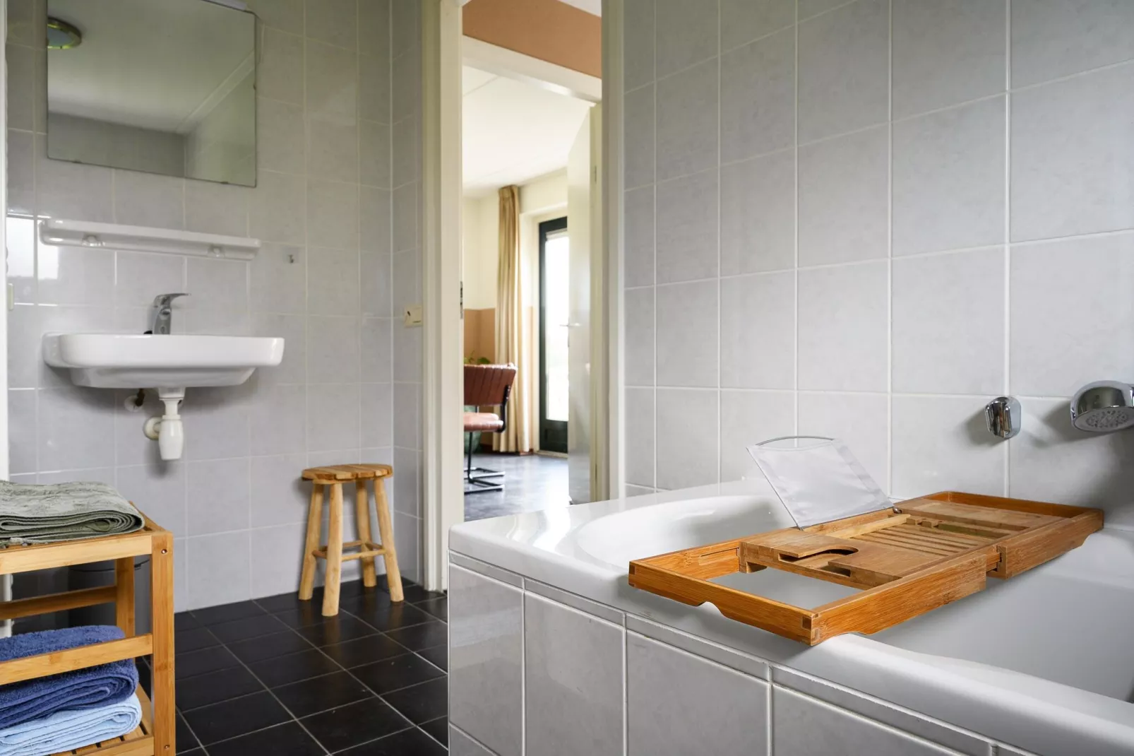 10 pers Lieskehuis Wellness de luxe met sauna buitenspa en toerboot-Badkamer
