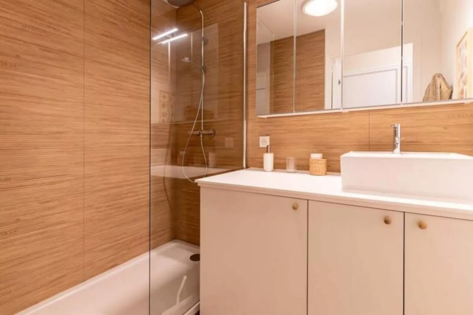 Résidence Bel Appartement Pour 5 Pers Avec Deux Terrasses Proche Mer Et Centre-Image-tags.