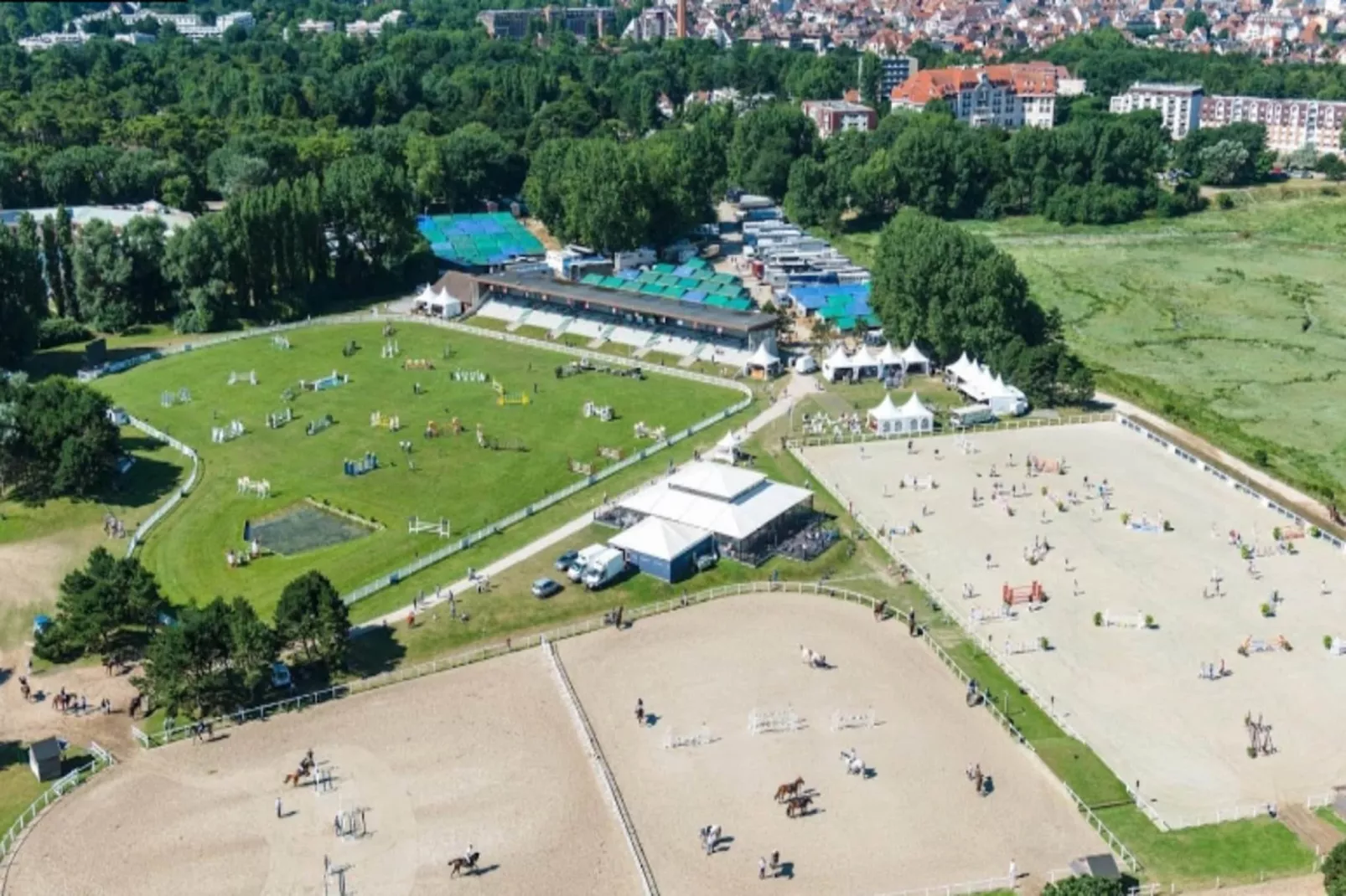 Résidence Bel Appartement 5 Pers Avec Piscine, Tennis Et Parking 236-Buitenkant zomer