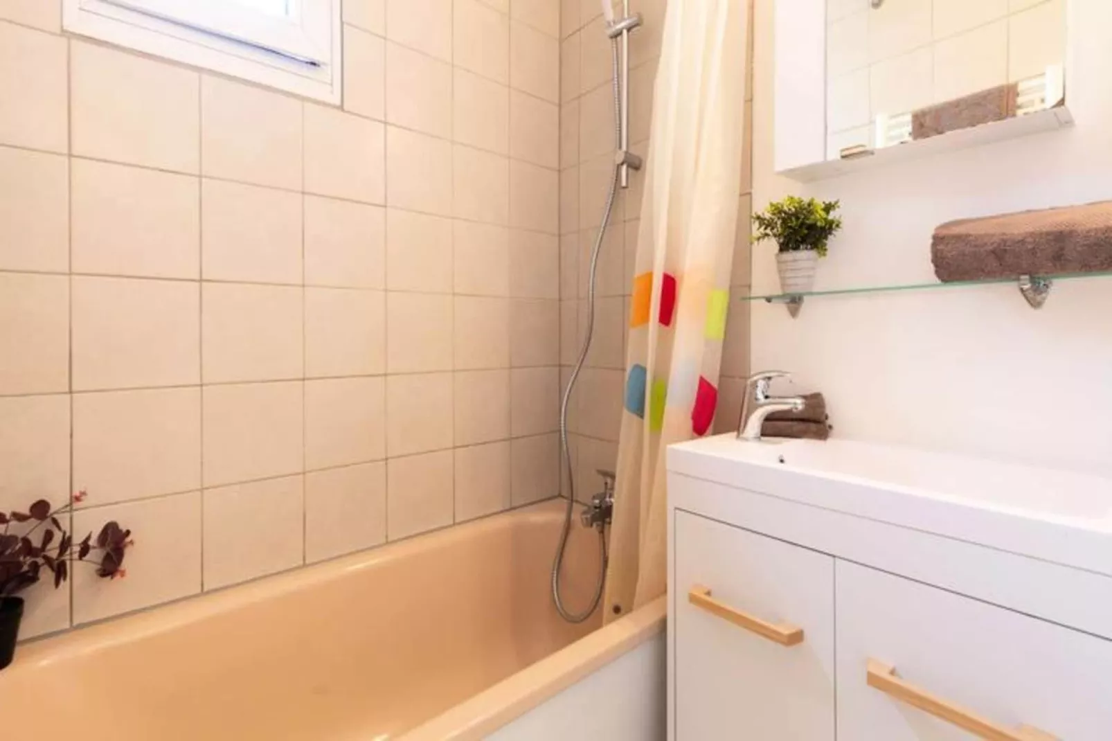 Résidence H.th.ii:bat.6-Badkamer