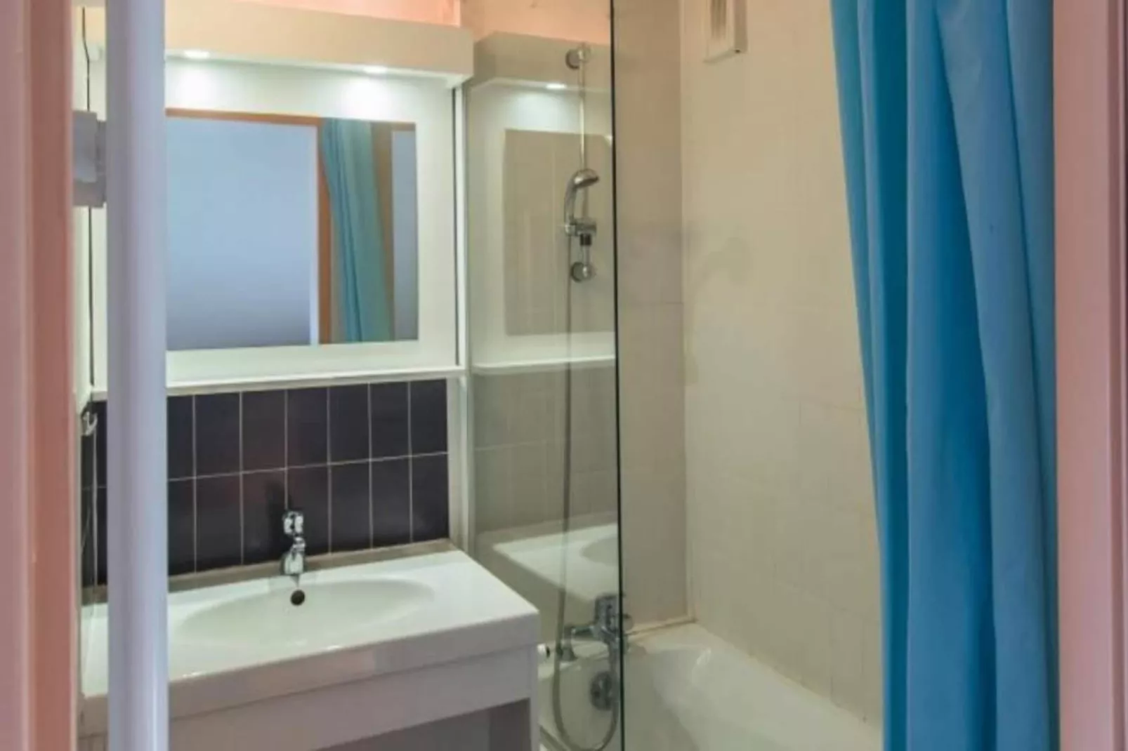 VVF Résidence Les Angles Pyrénées-Badkamer