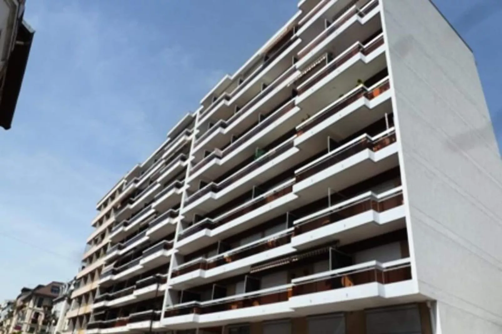 Résidence L'elvire-Buitenkant zomer