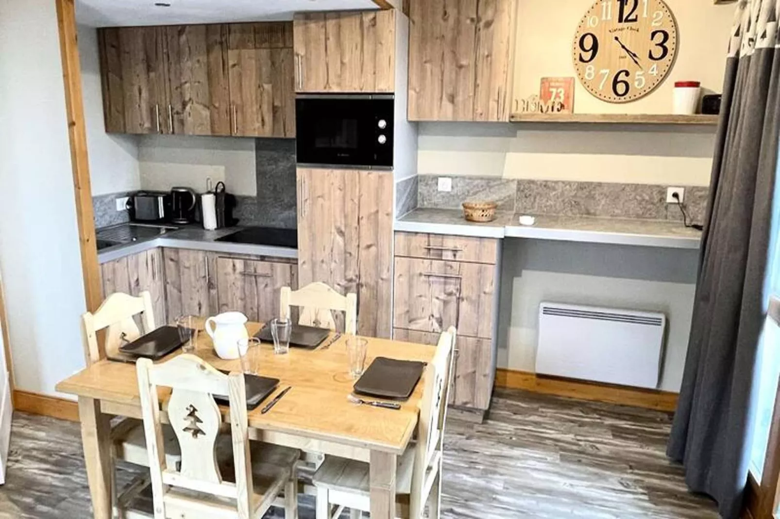 Résidence Valeriane-Eetkamer