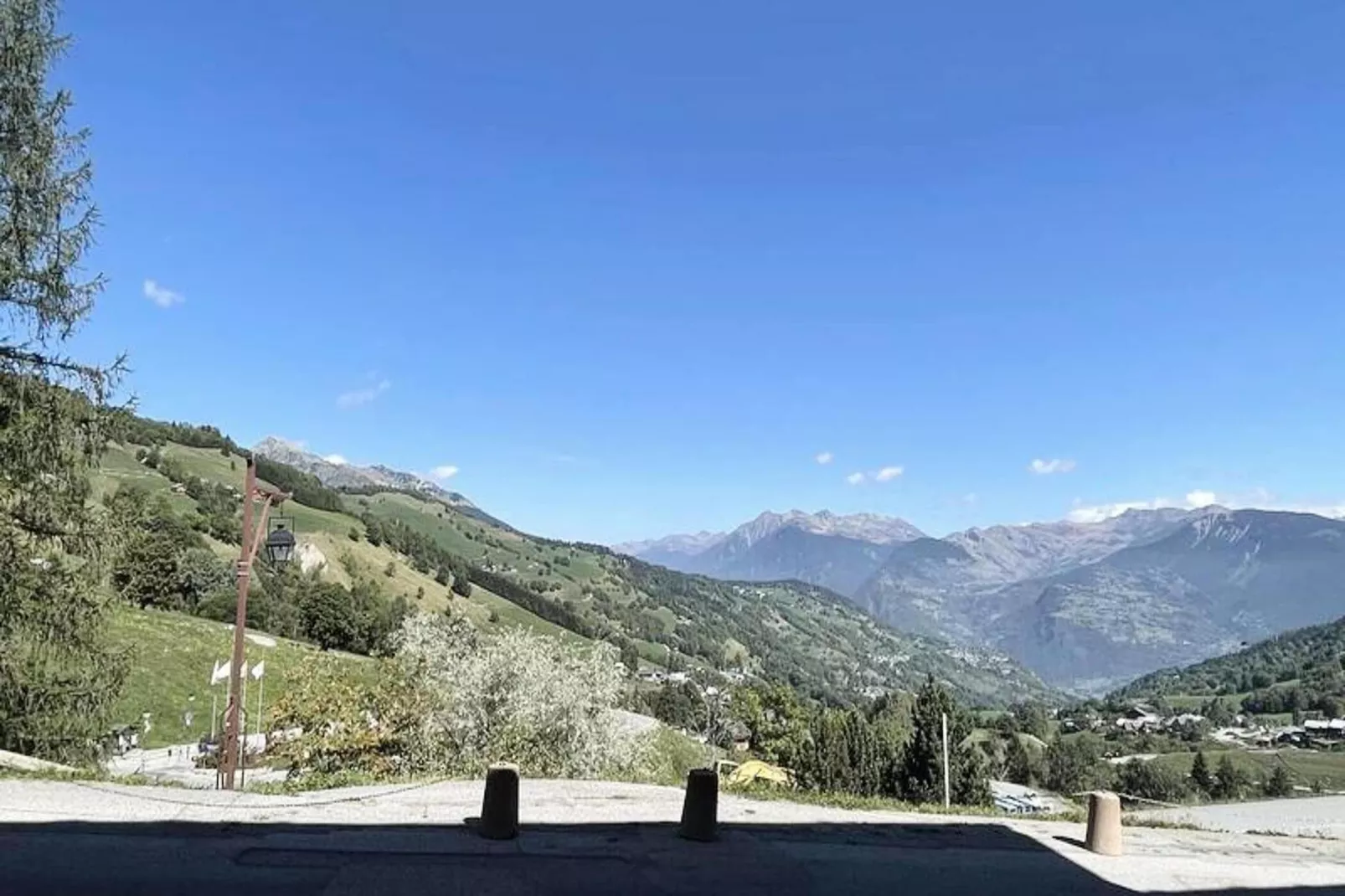 Résidence Valeriane-Uitzicht zomer