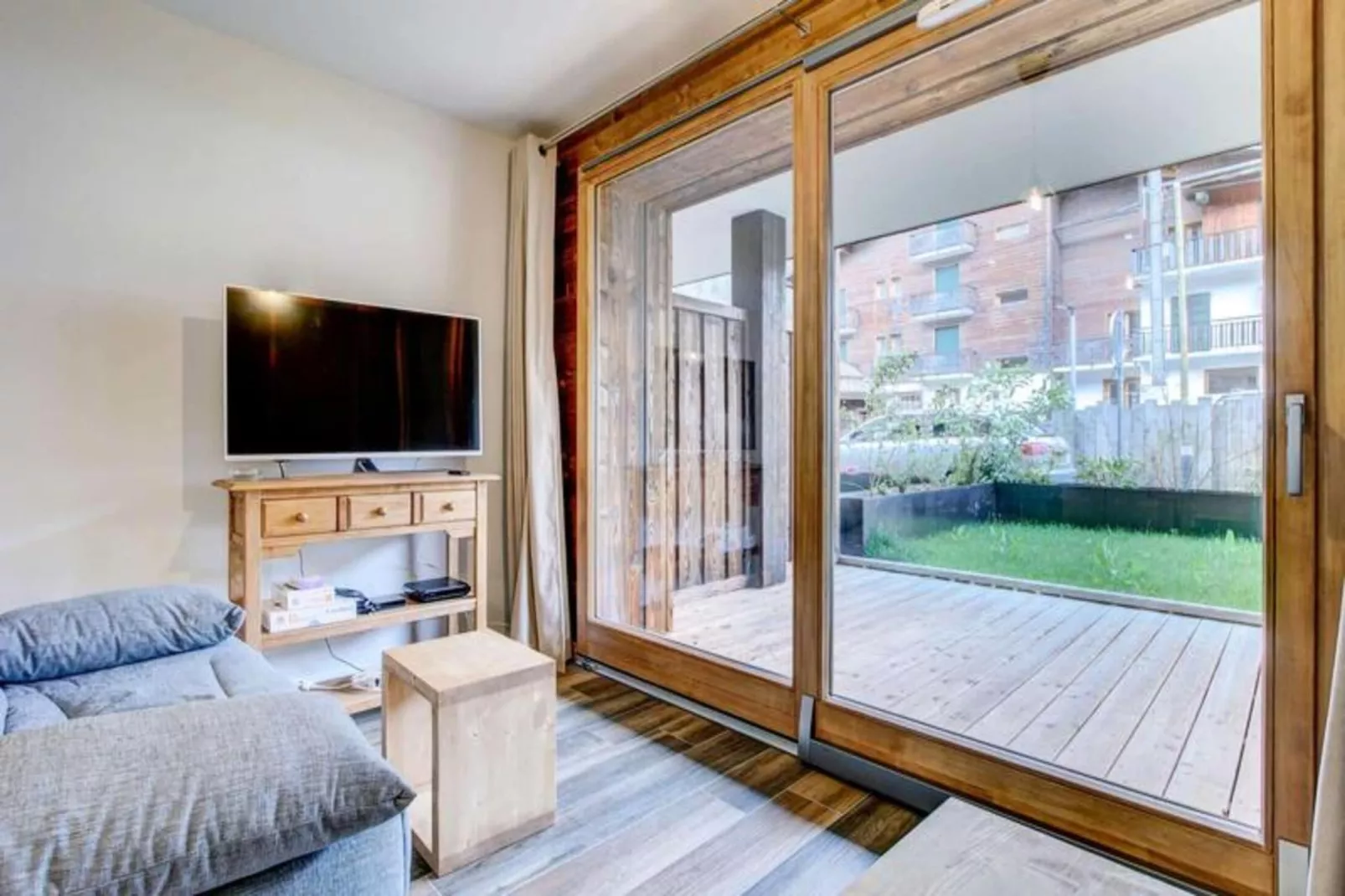 Résidence Le Lapia-Buitenkant zomer