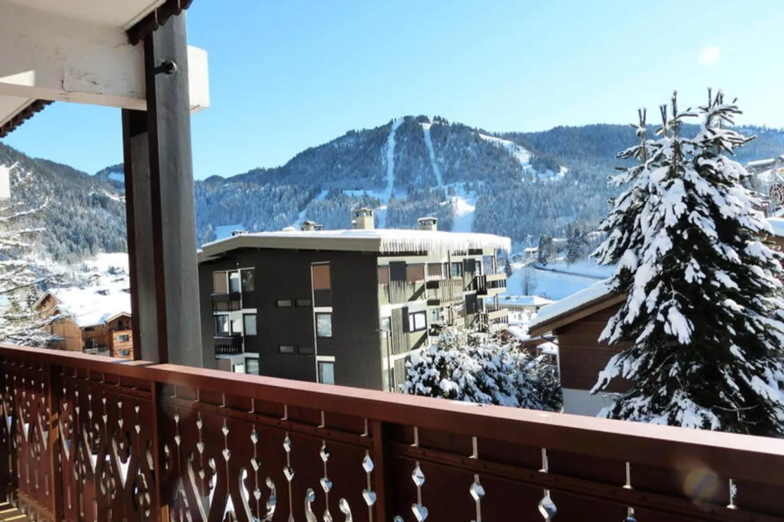 Résidence Domanial A-Buitenkant zomer