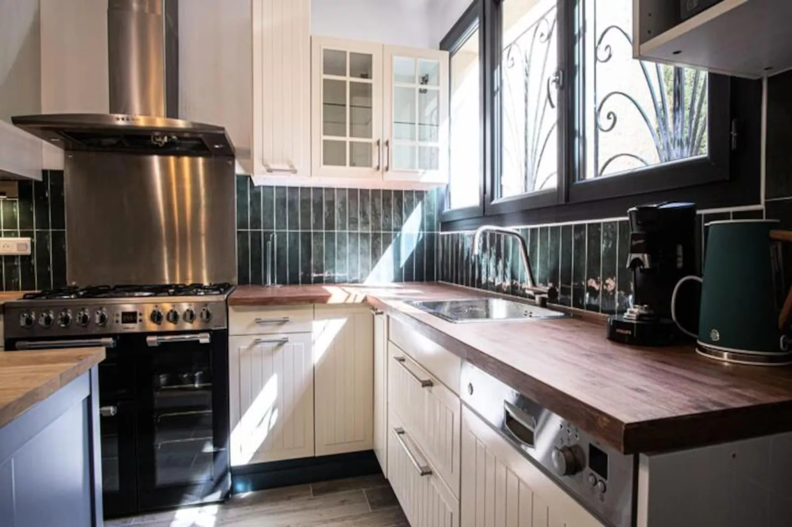 Maison Id&eacute;ale Pour Les Familles Avec Piscine Priv&eacute;e - Fontaine-de-vaucluse-Image-tags.