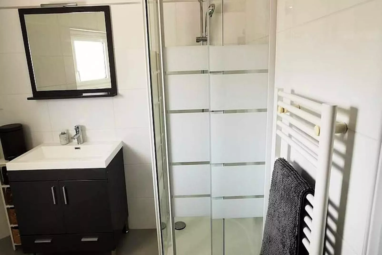 Résidence "le Château Leenhardt"-Badkamer