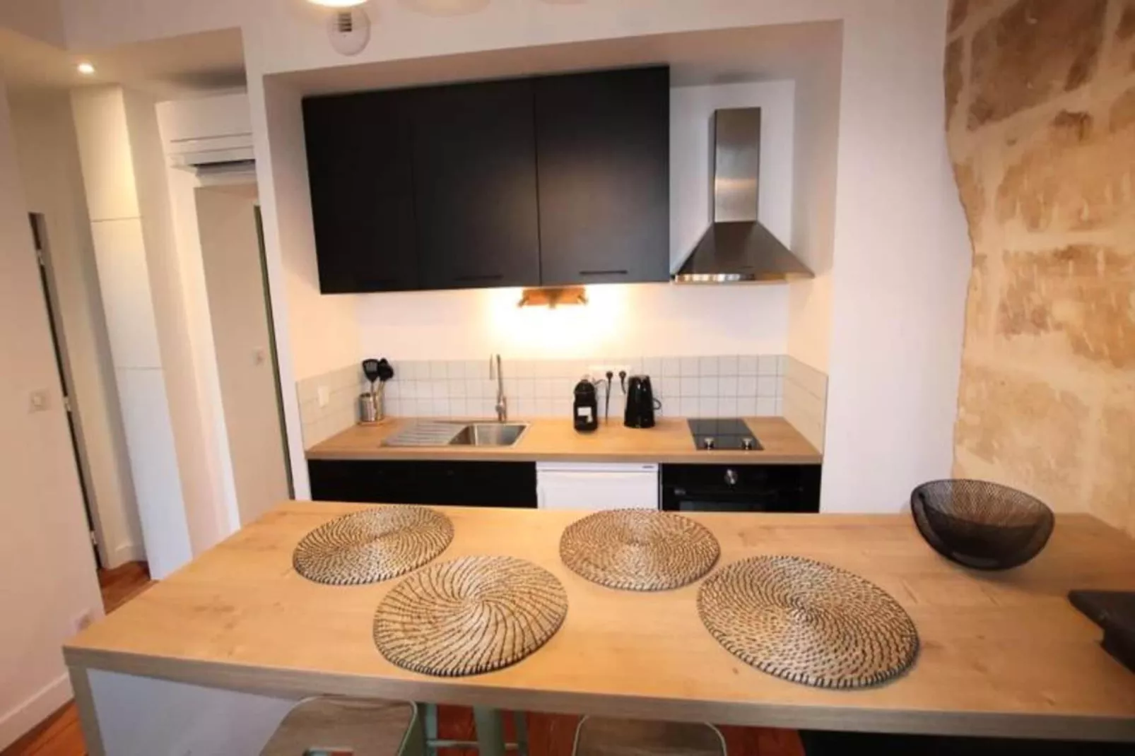 Charmant Et Rayonnant Appartement De 55 M&sup2; Situ&eacute; Dans Le Coeur De Bordeaux-Eetkamer