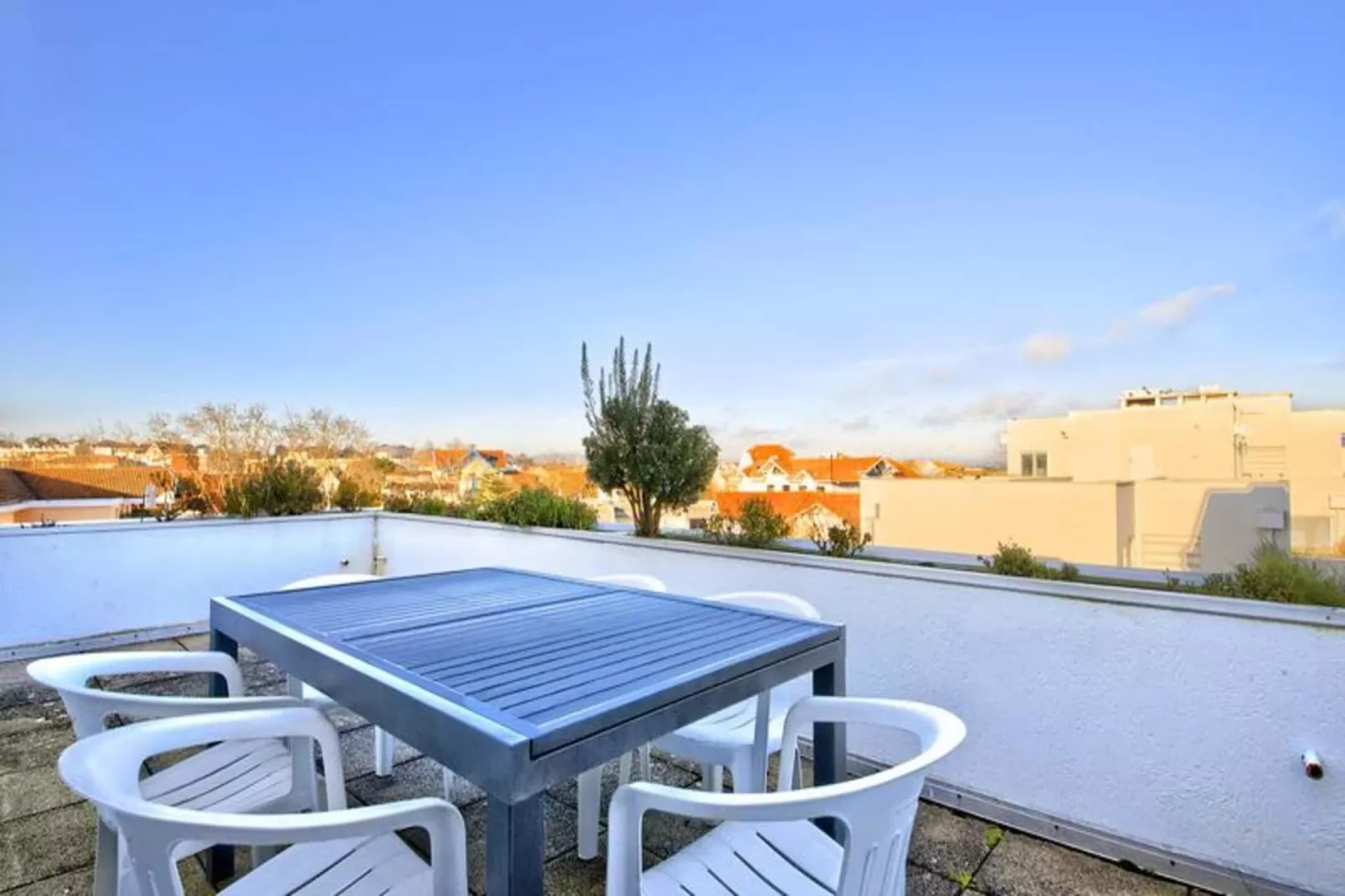 Résidence Les Perlières-Buitenkant zomer