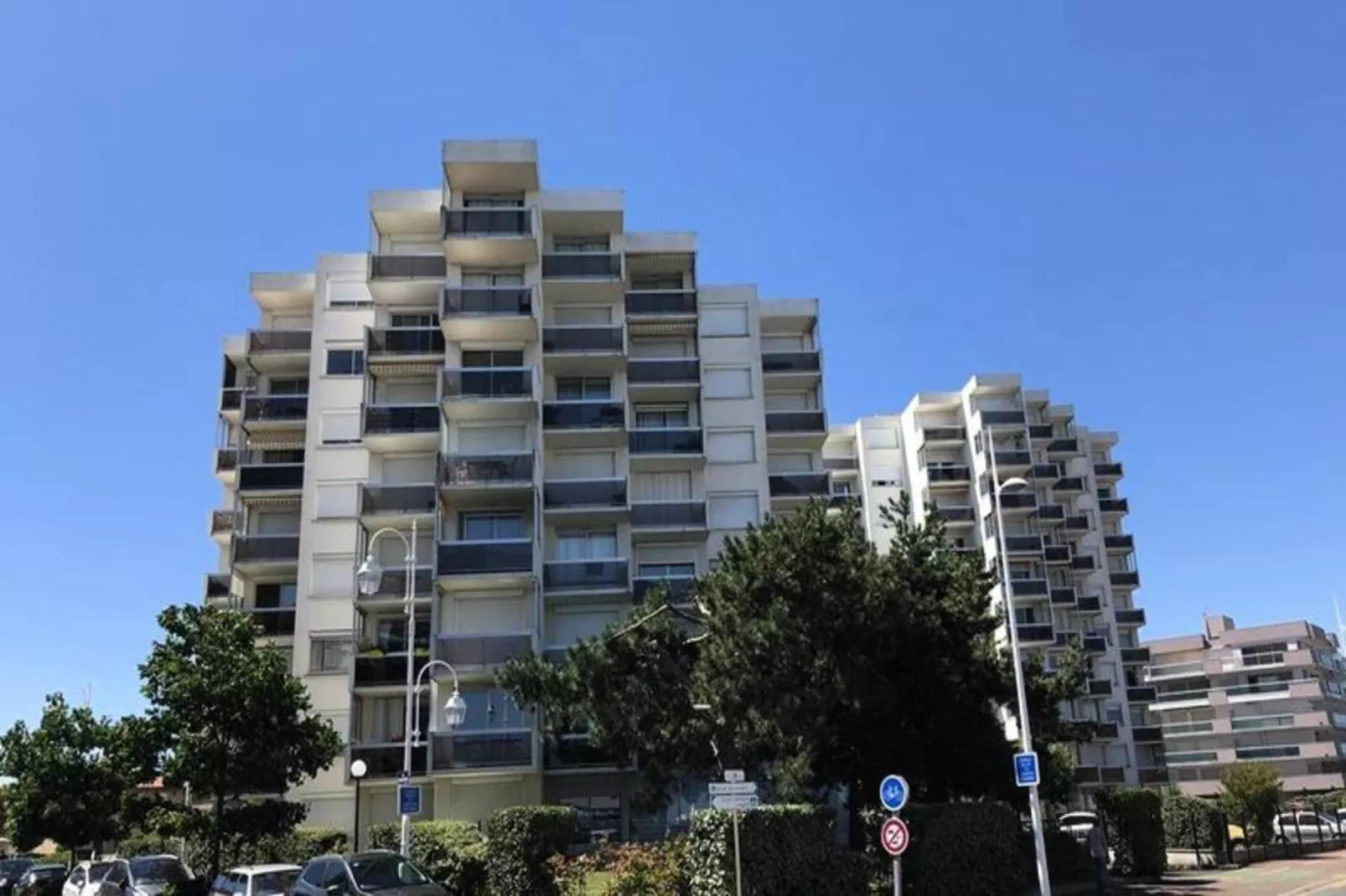 Résidence Port Arcachon-Buitenkant zomer