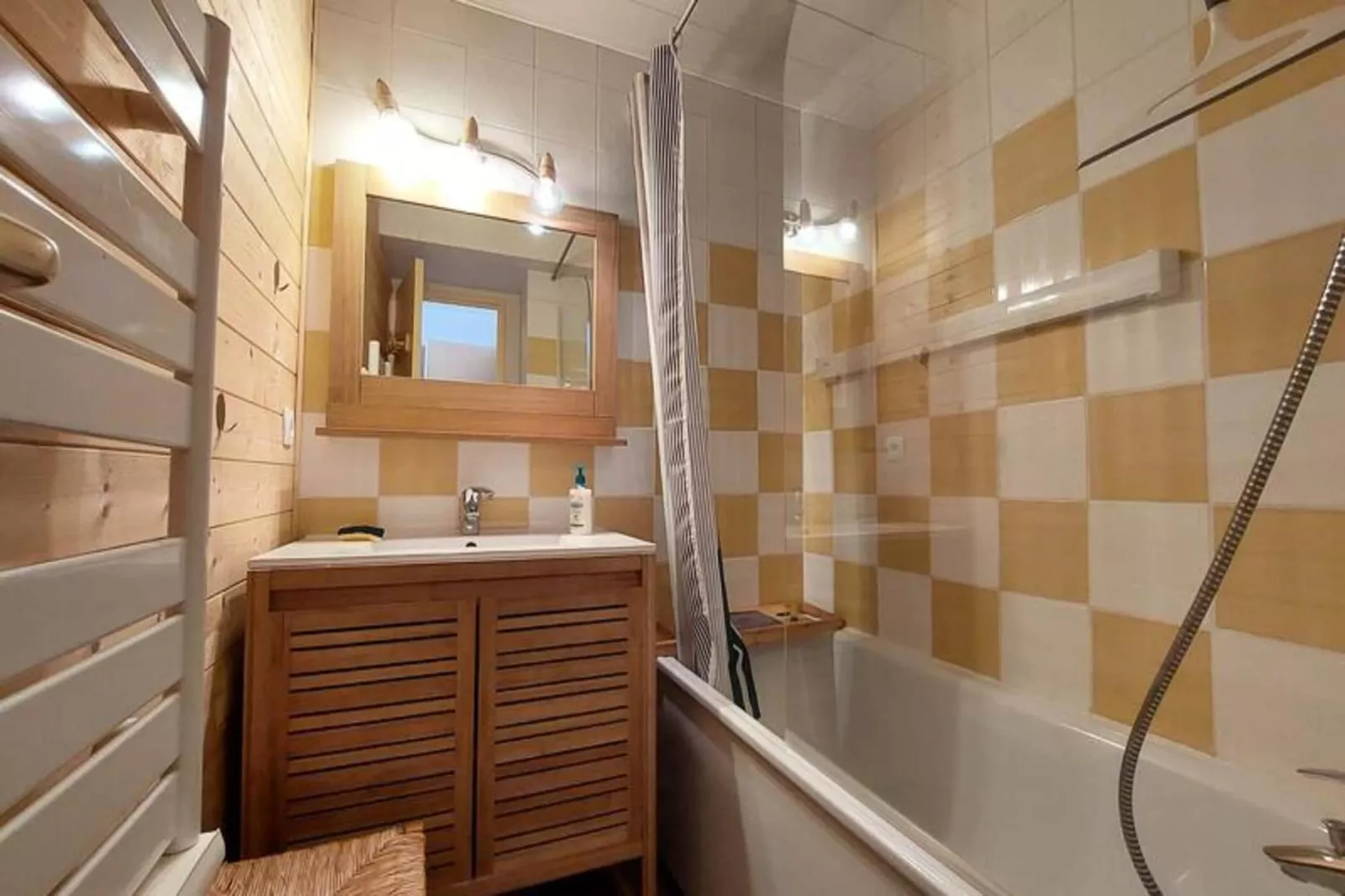 Résidence Champagne-Badkamer