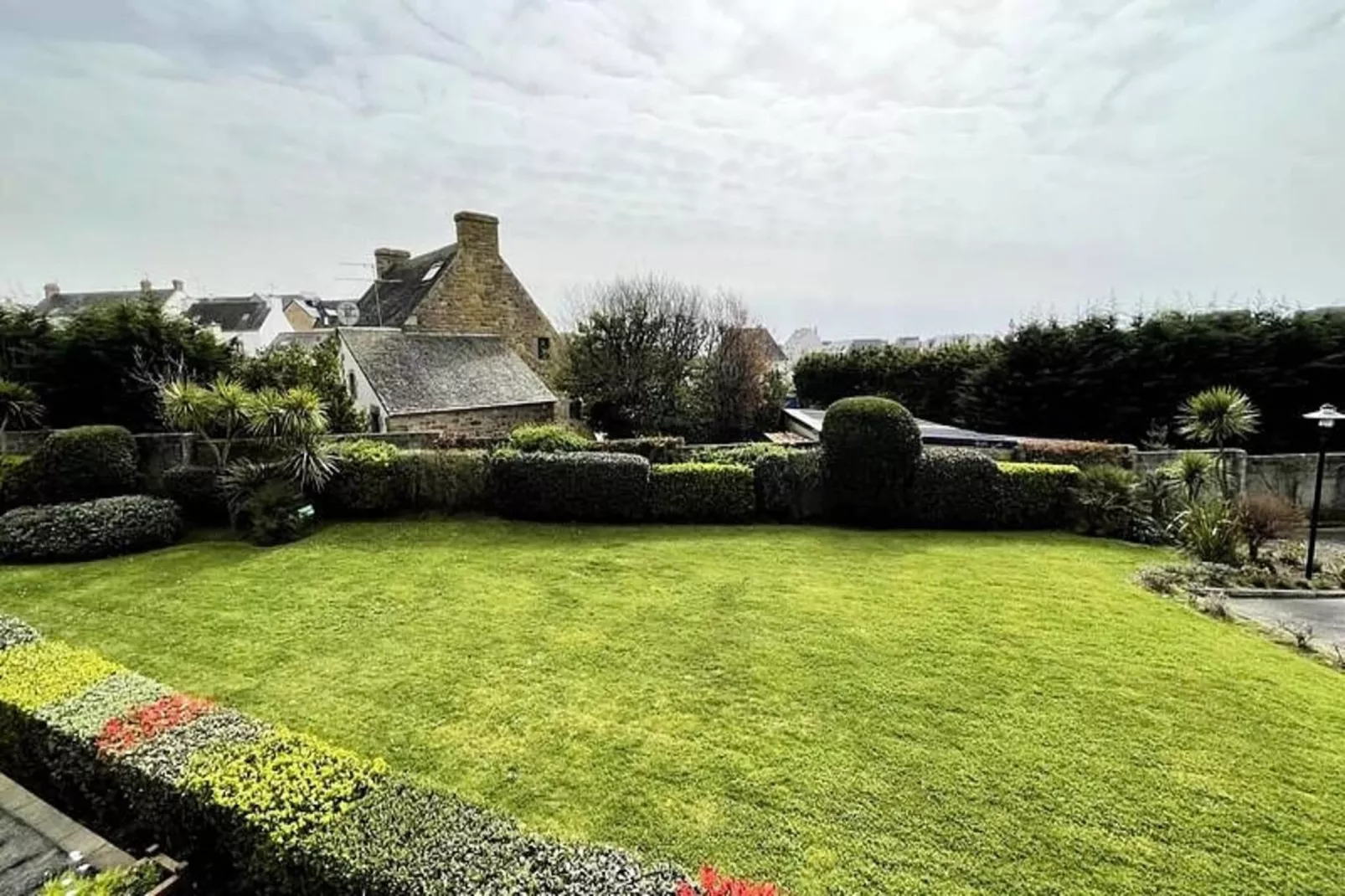 Résidence Bel Appartement En R&eacute;sidence Centre Ville  Avec Parking Class&eacute; 3*-Tuinen zomer