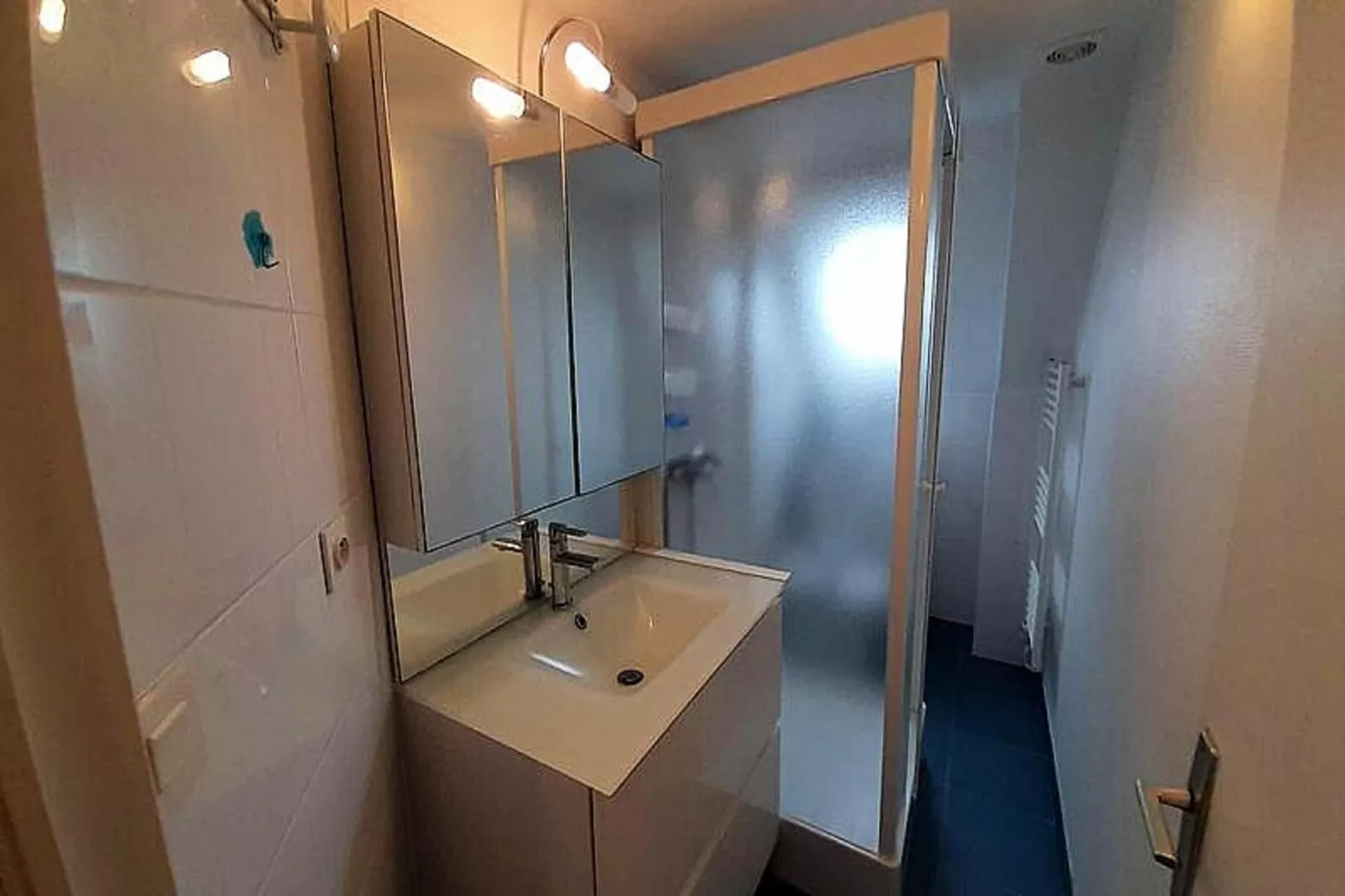 Résidence Kermaria-Badkamer