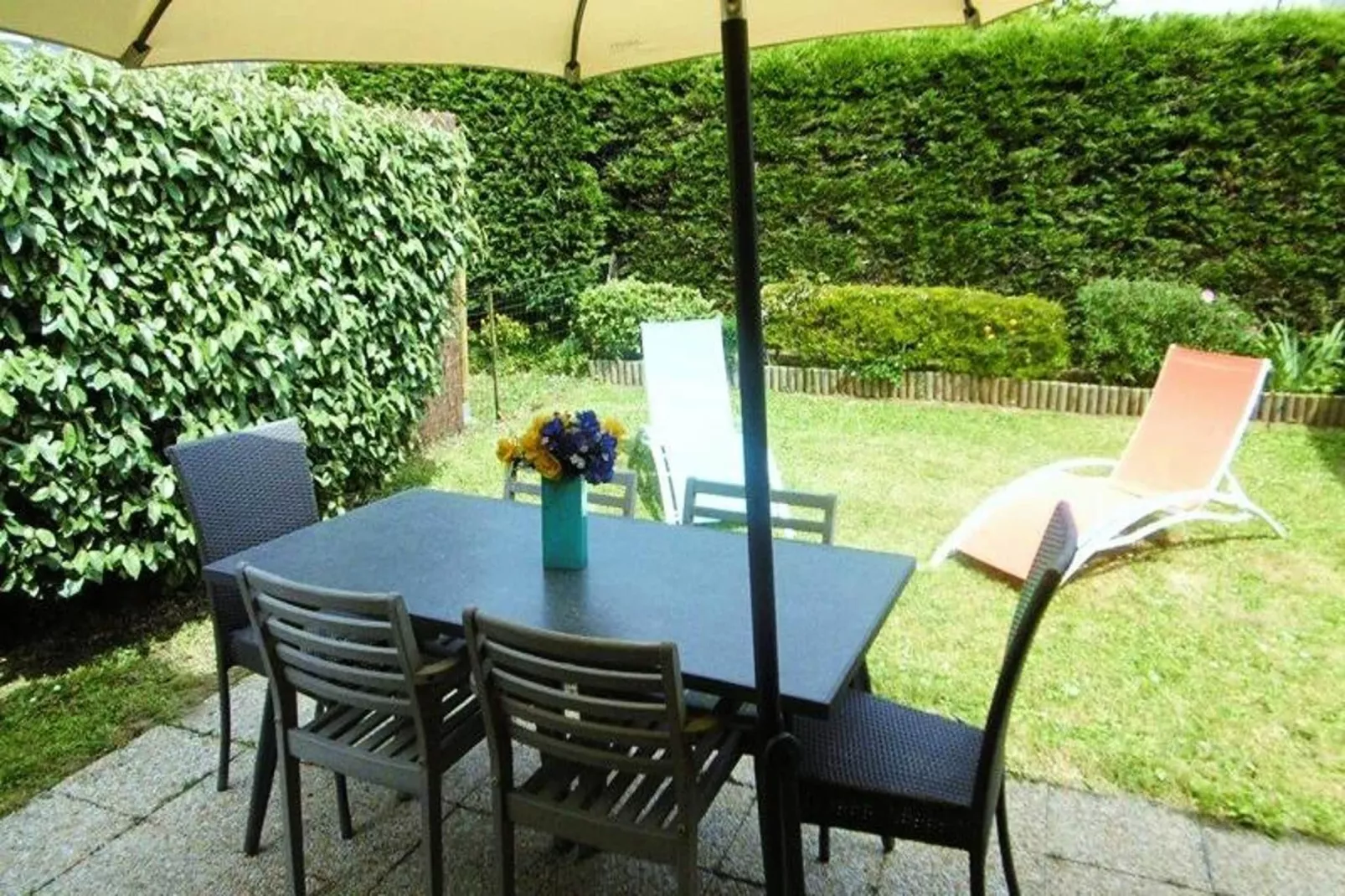 Résidence Duguay Trouin-Tuinen zomer