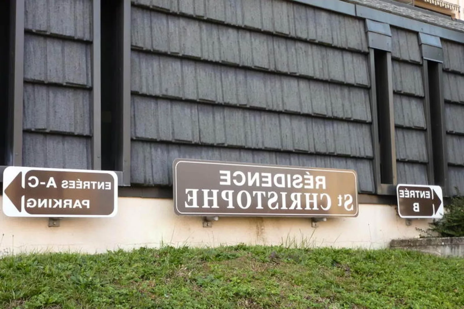 Résidence Saint Christophe-Buitenkant zomer