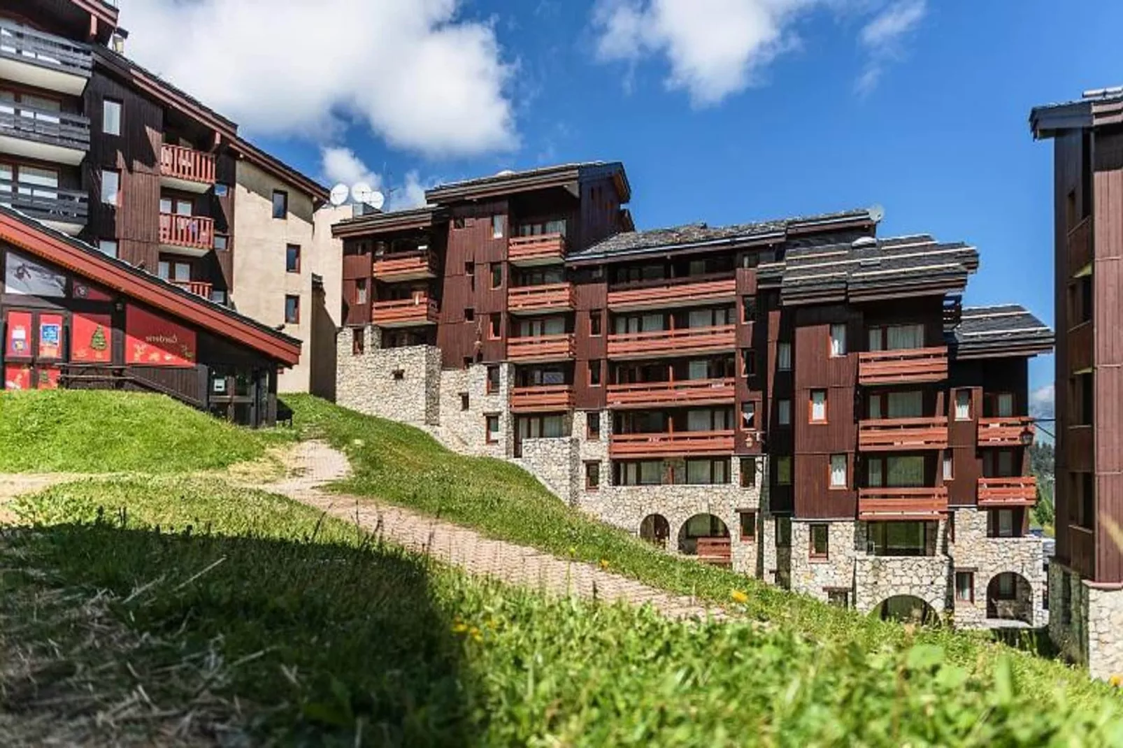 Résidence Les Chalets des Arolles - maeva Home-Buitenkant zomer