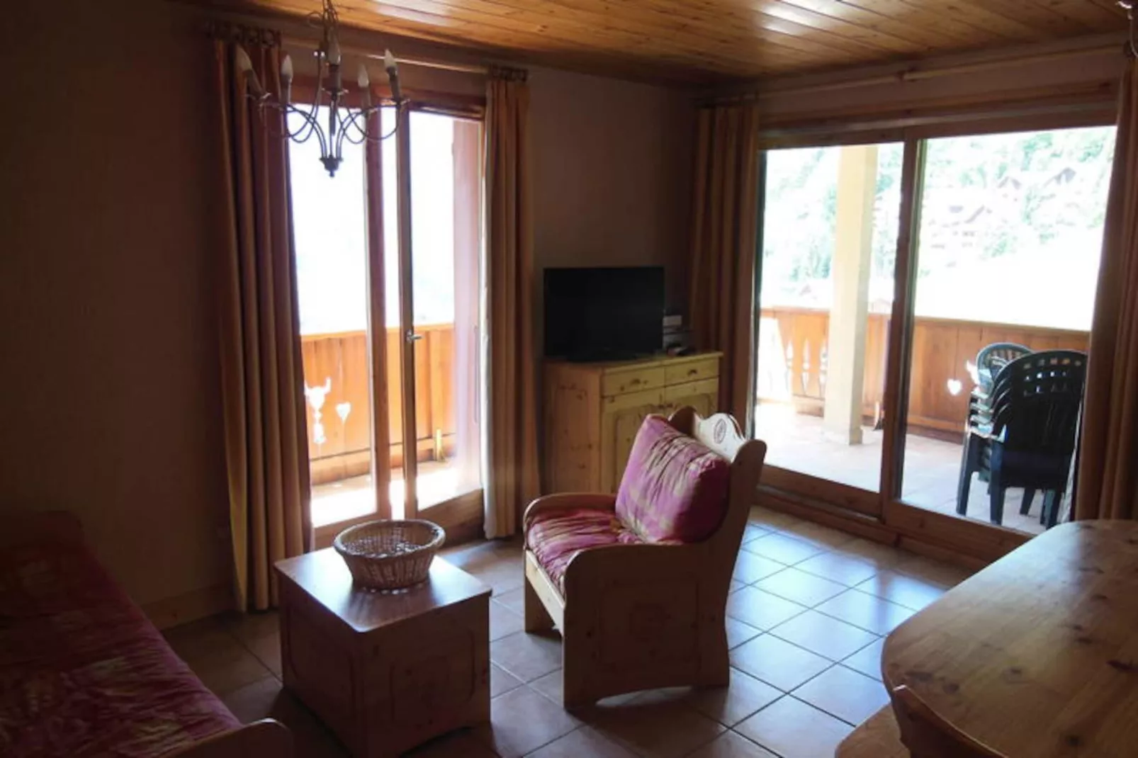 Résidence La Tour Du Merle-Image-tags.