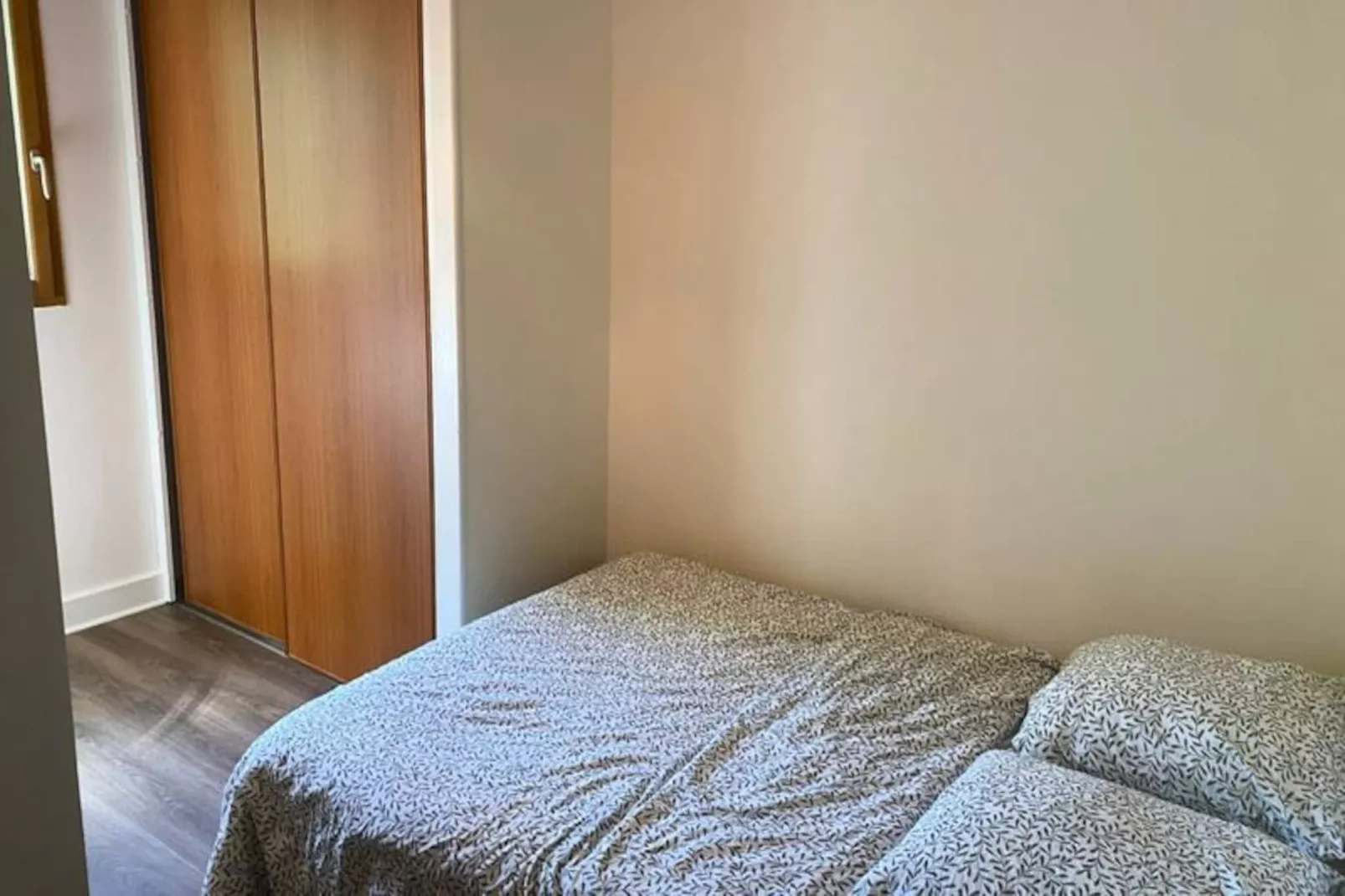 Belle Villa Avec Piscine Jacuzzi Et Vue Lac-Image-tags.