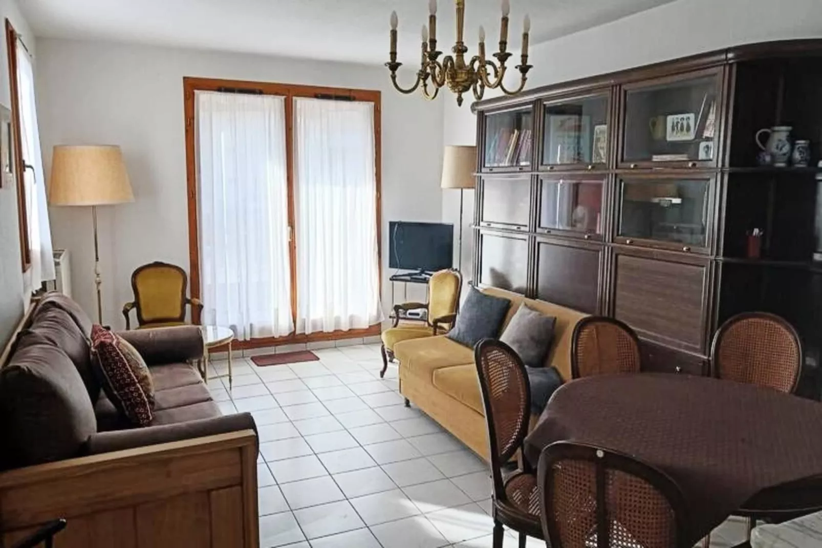 Résidence Le Bergentrum-Buitenkant zomer