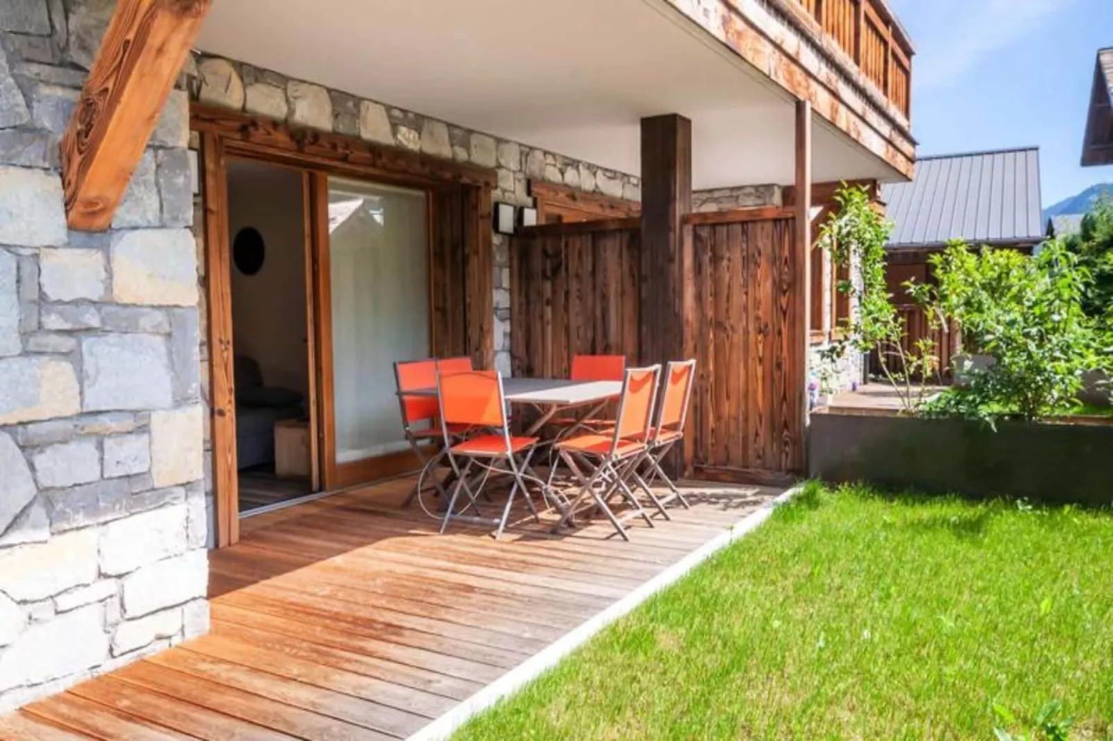 Résidence Le Lapia-Buitenkant zomer