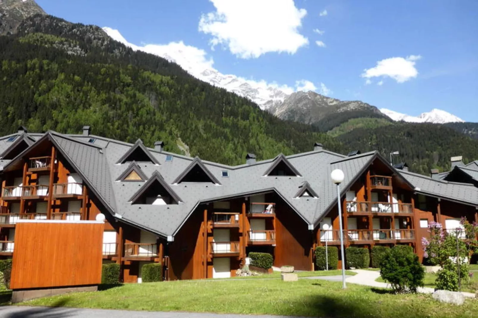 Résidence Borgia-Buitenkant zomer