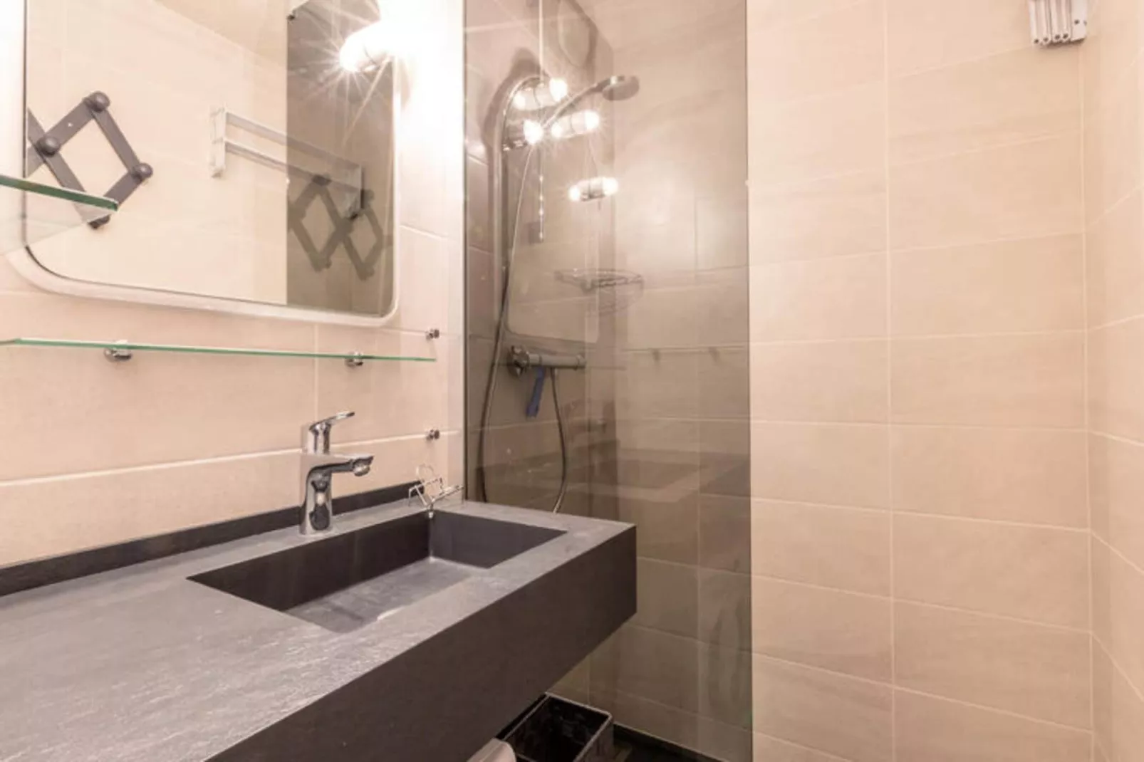 Résidence Parnasse 2-Badkamer