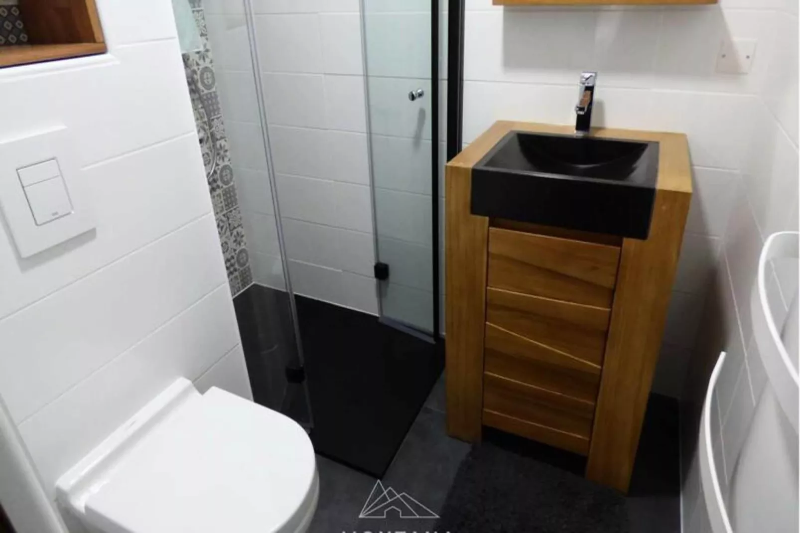 Résidence Eparvi-Badkamer