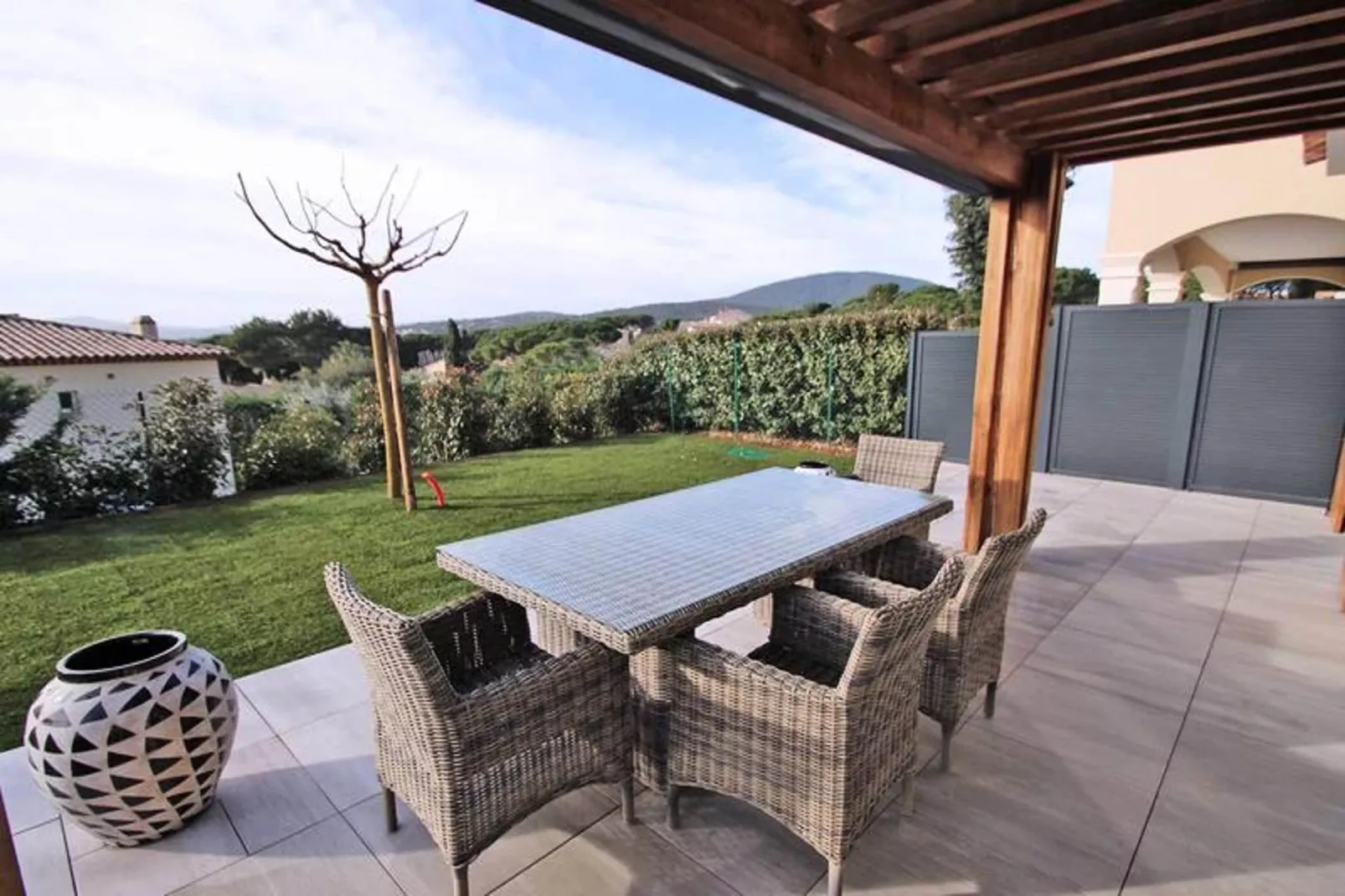 Résidence Villa Saquèdes-Tuinen zomer