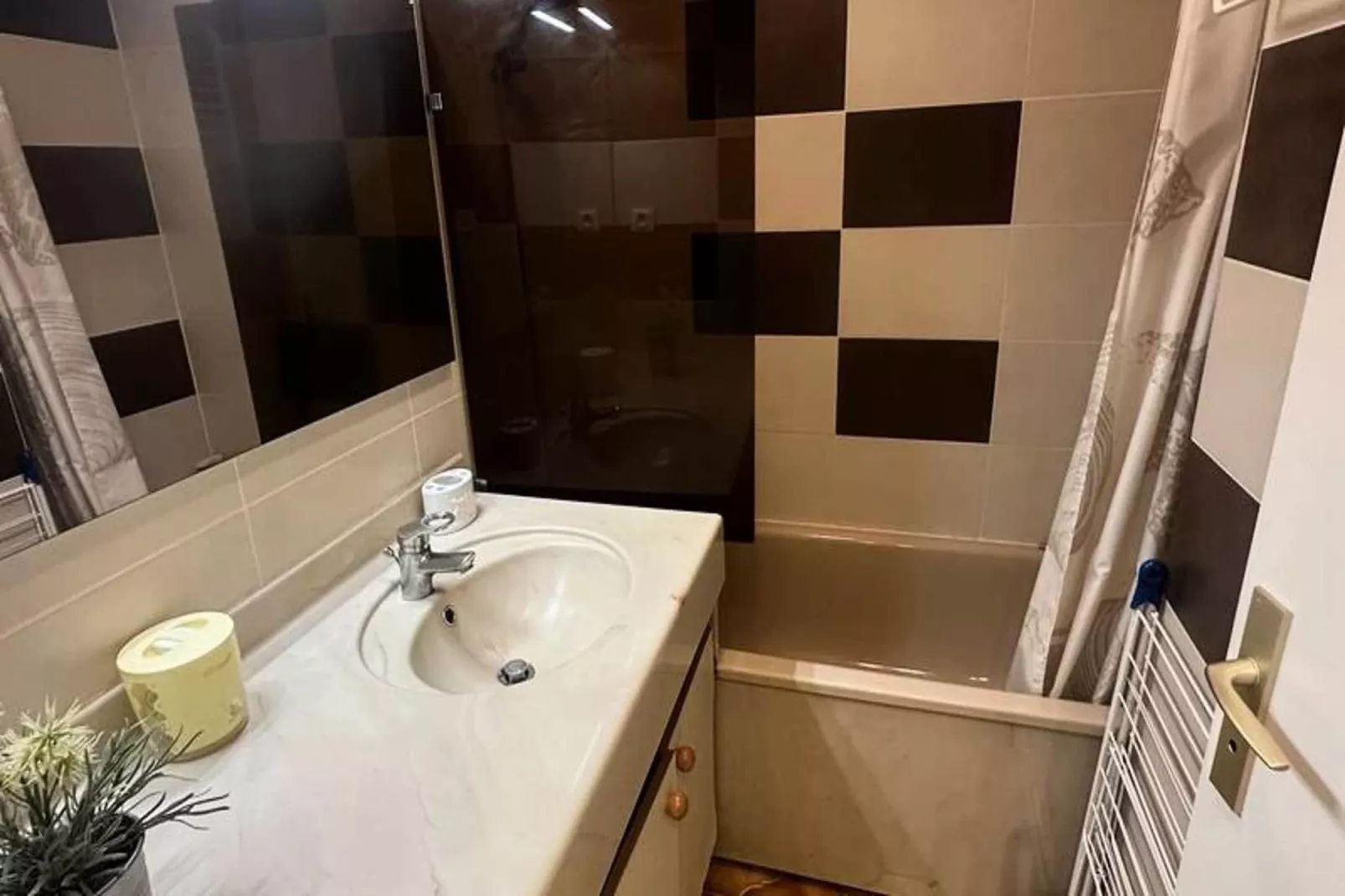 Résidence Alisier-Badkamer