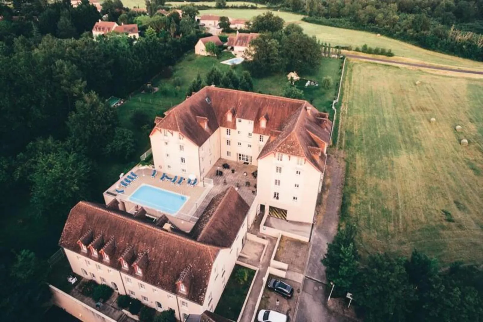 Appart'Hotel La Roche-Posay - Buitenkant zomer