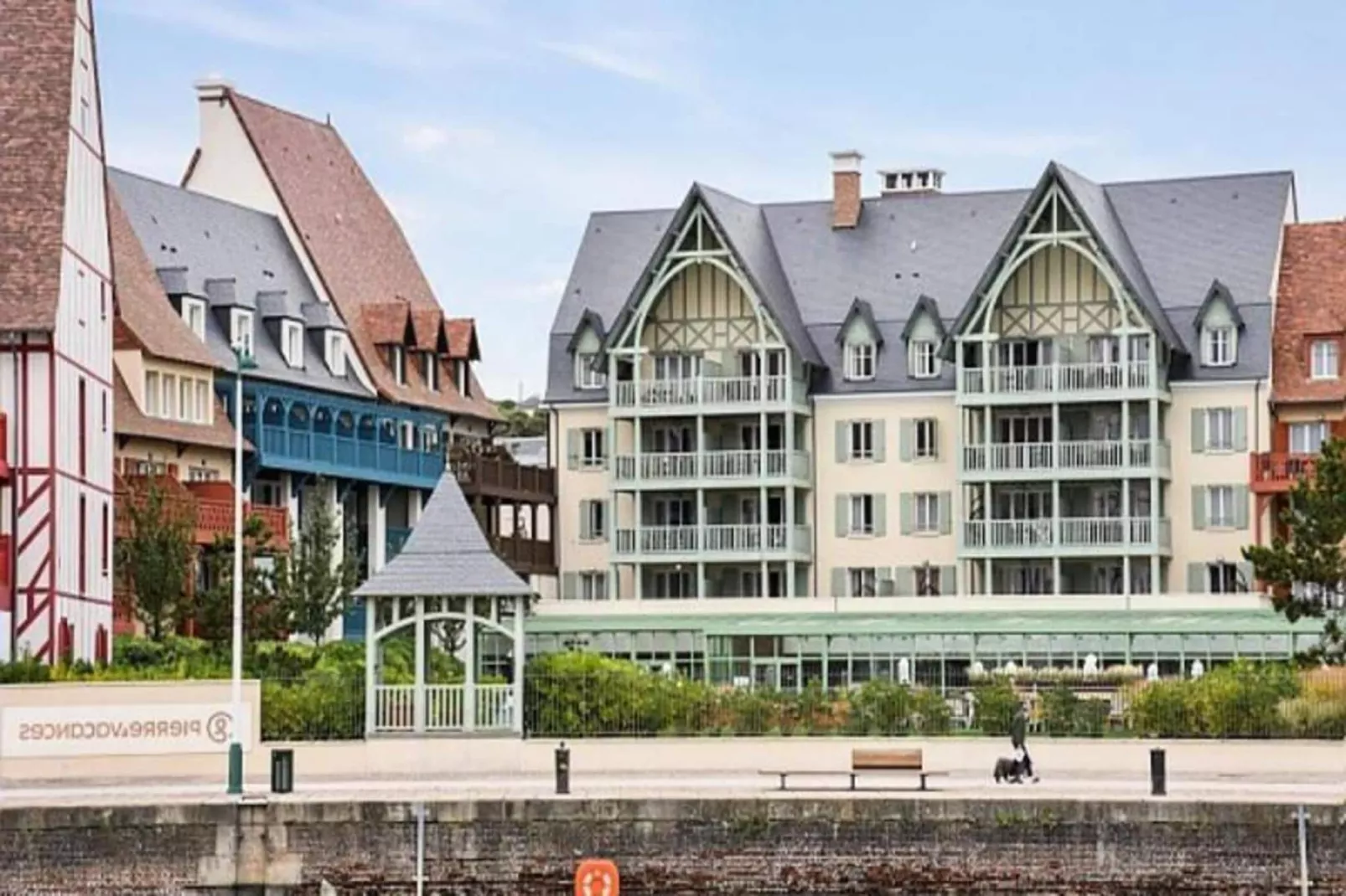 Résidence Presqu'Ile de la Touques-Buitenkant zomer