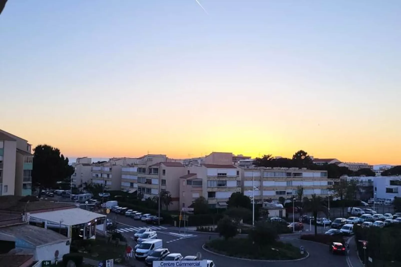 Résidence Petit Boudha Climatis&eacute; Mezzanine R&eacute;nov&eacute;  Parking 400m Plage ,50m Commerces-Image-tags.