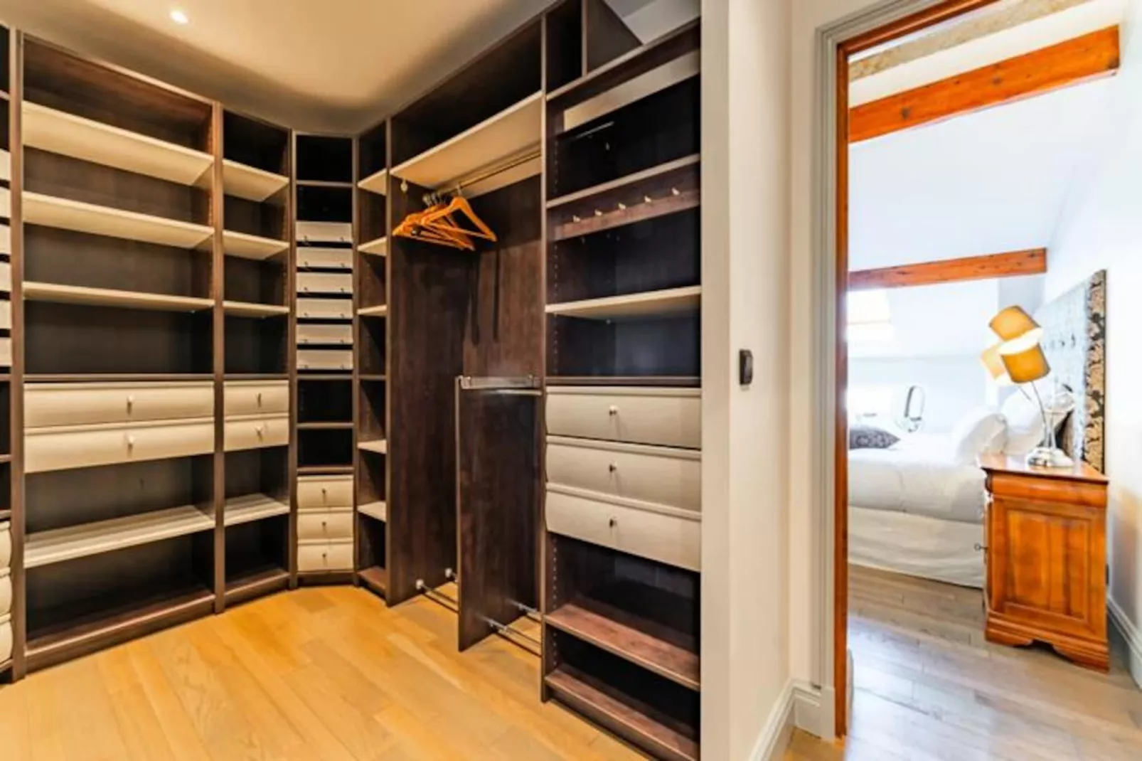 Magnifique Appartement De 160m&sup2; De 3 Chambres Quartier Saint-michel-Image-tags.