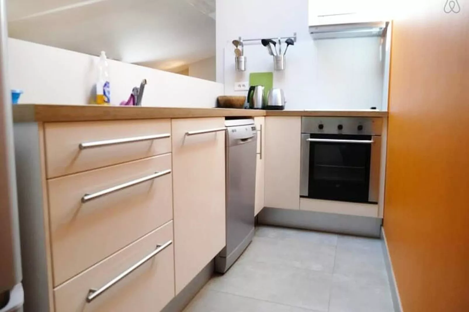 Superbe T2 De Qualit&eacute; Et R&eacute;nov&eacute;, Au Jardin Public, Pour 4 Personnes-Eetkamer