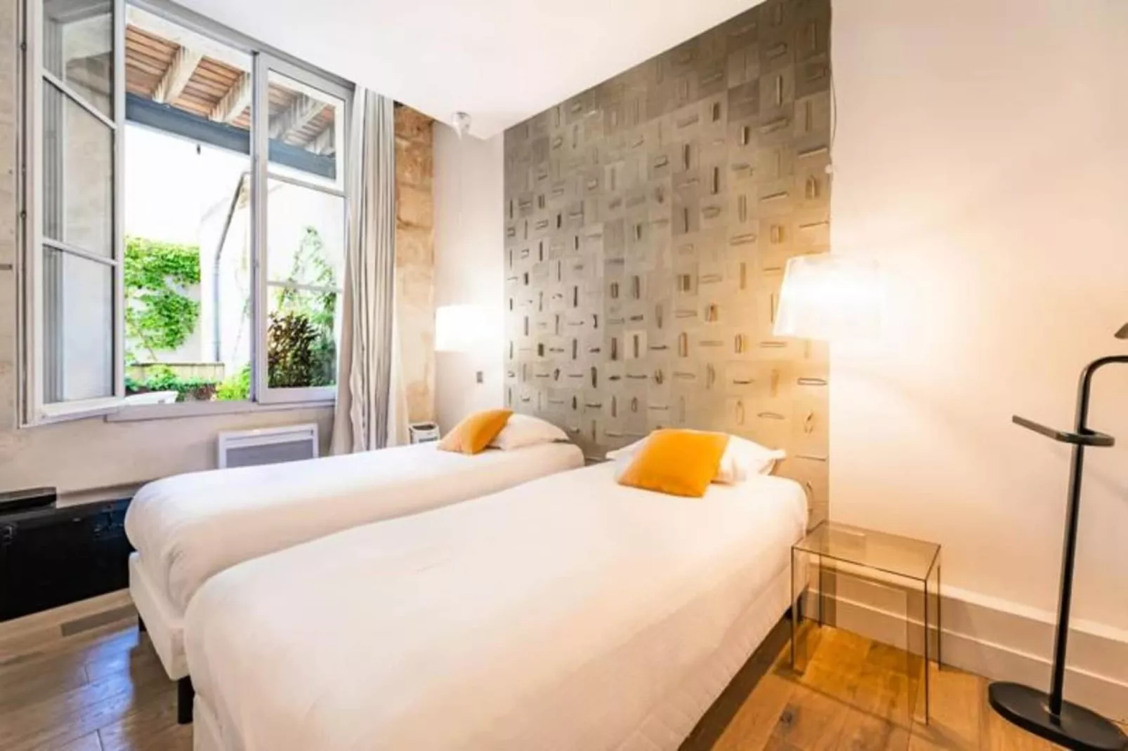 Magnifique Appartement 2 Chambres Avec Terrasse-Buitenkant zomer