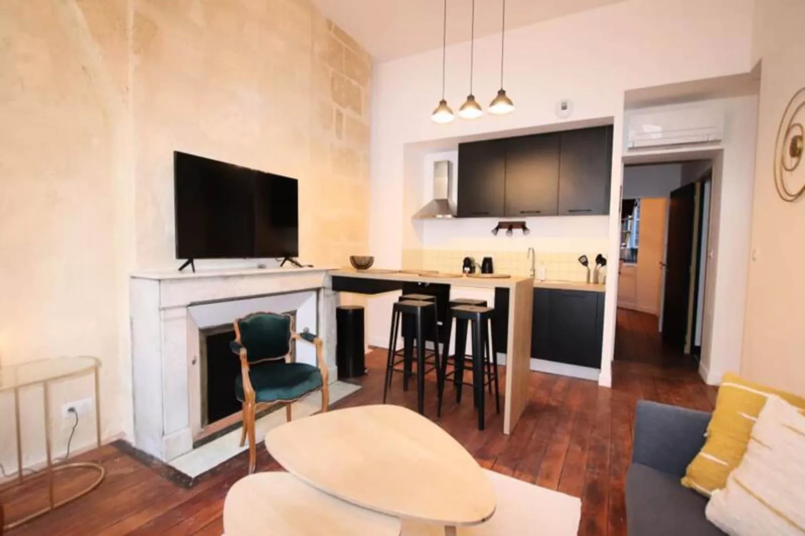 Charmant Et Rayonnant Appartement De 55 M&sup2; Situ&eacute; Dans Le Coeur De Bordeaux-Overloop