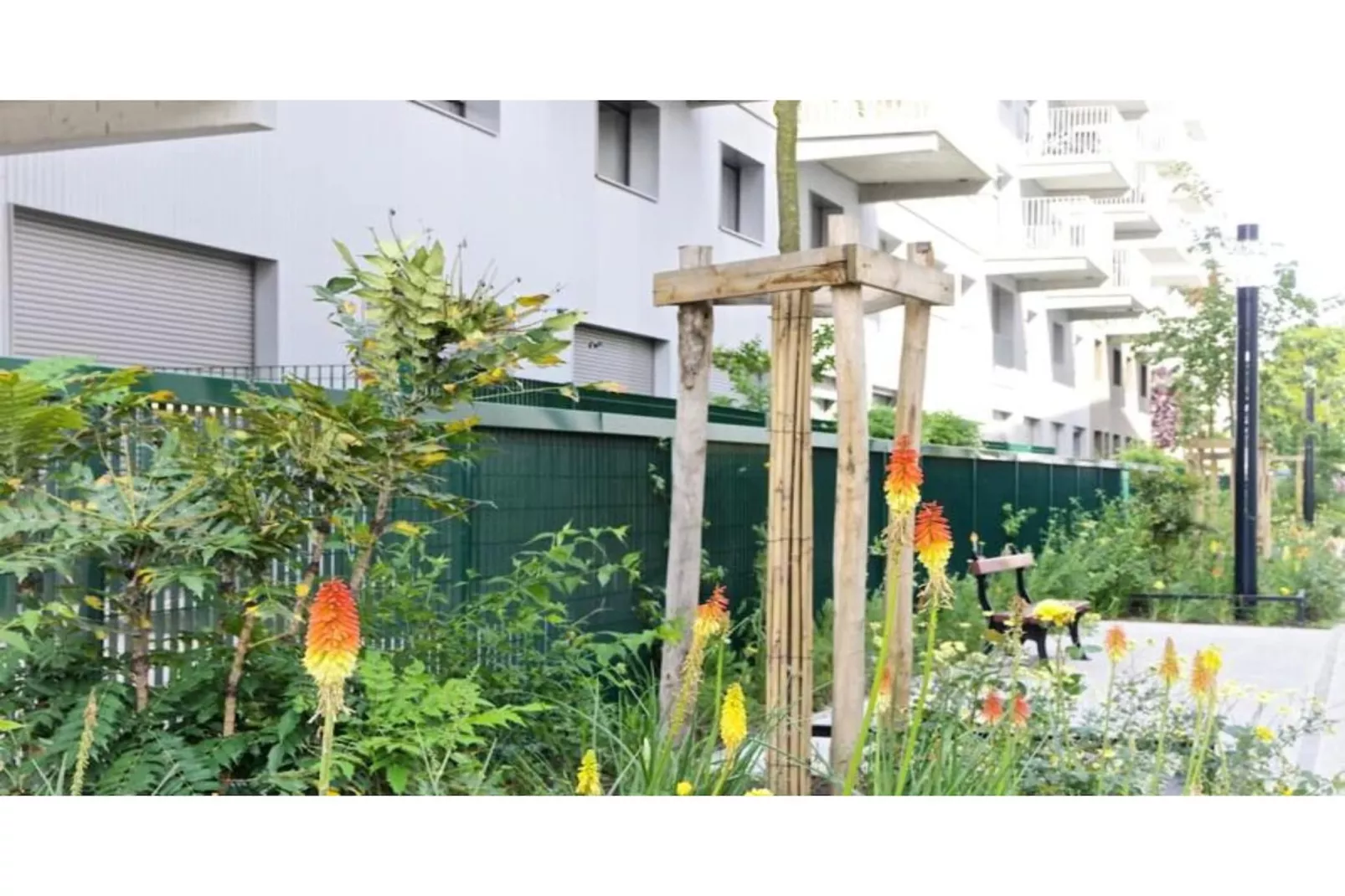 Appartement Charmant Et Moderne Pour 4 Avec Parking, Proche Cit&eacute; Du Vin-Woonkamer