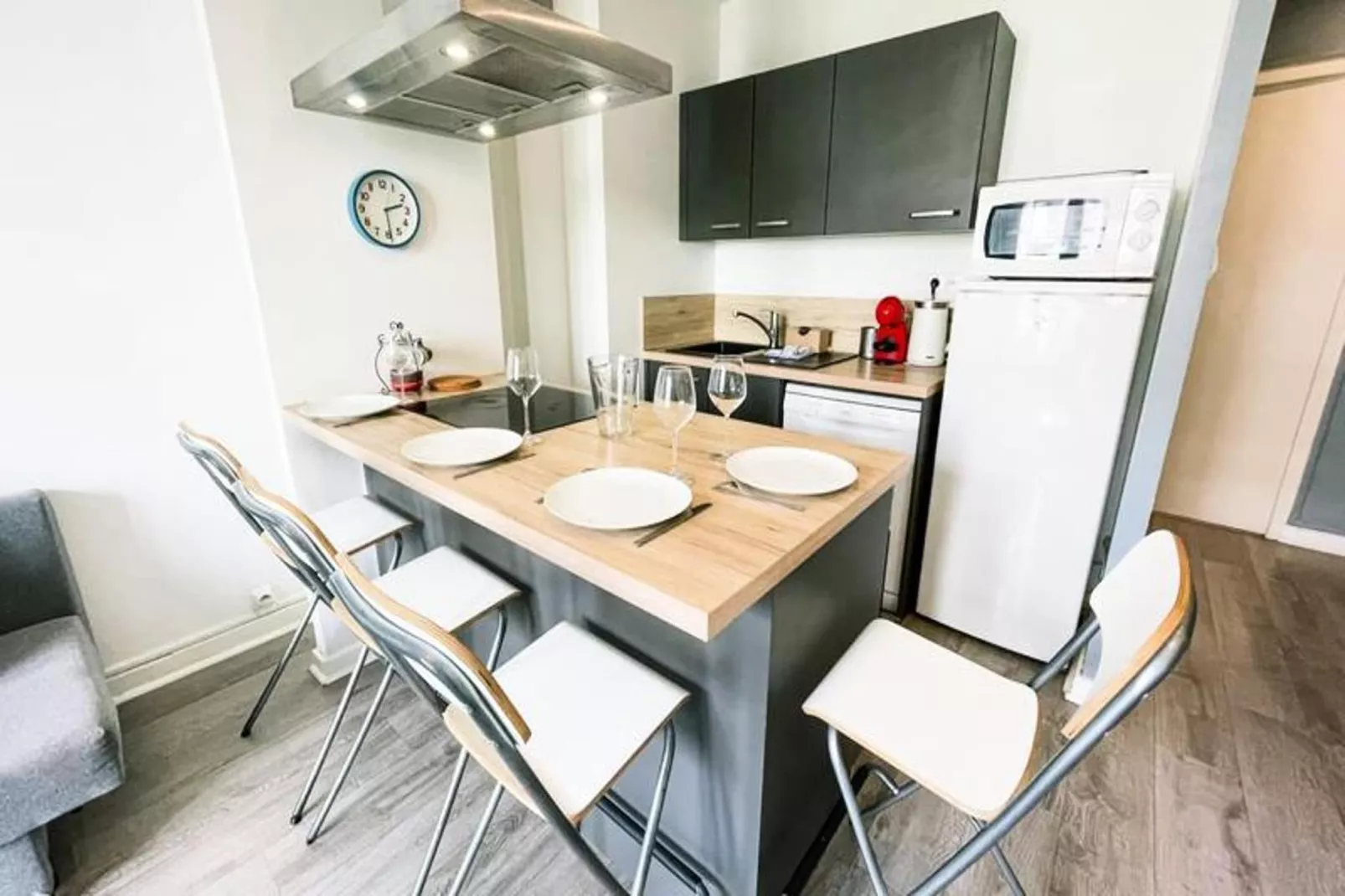 | Blue Lagoon 🩵| T3 6 Pax | Caserne De Bonne-Eetkamer