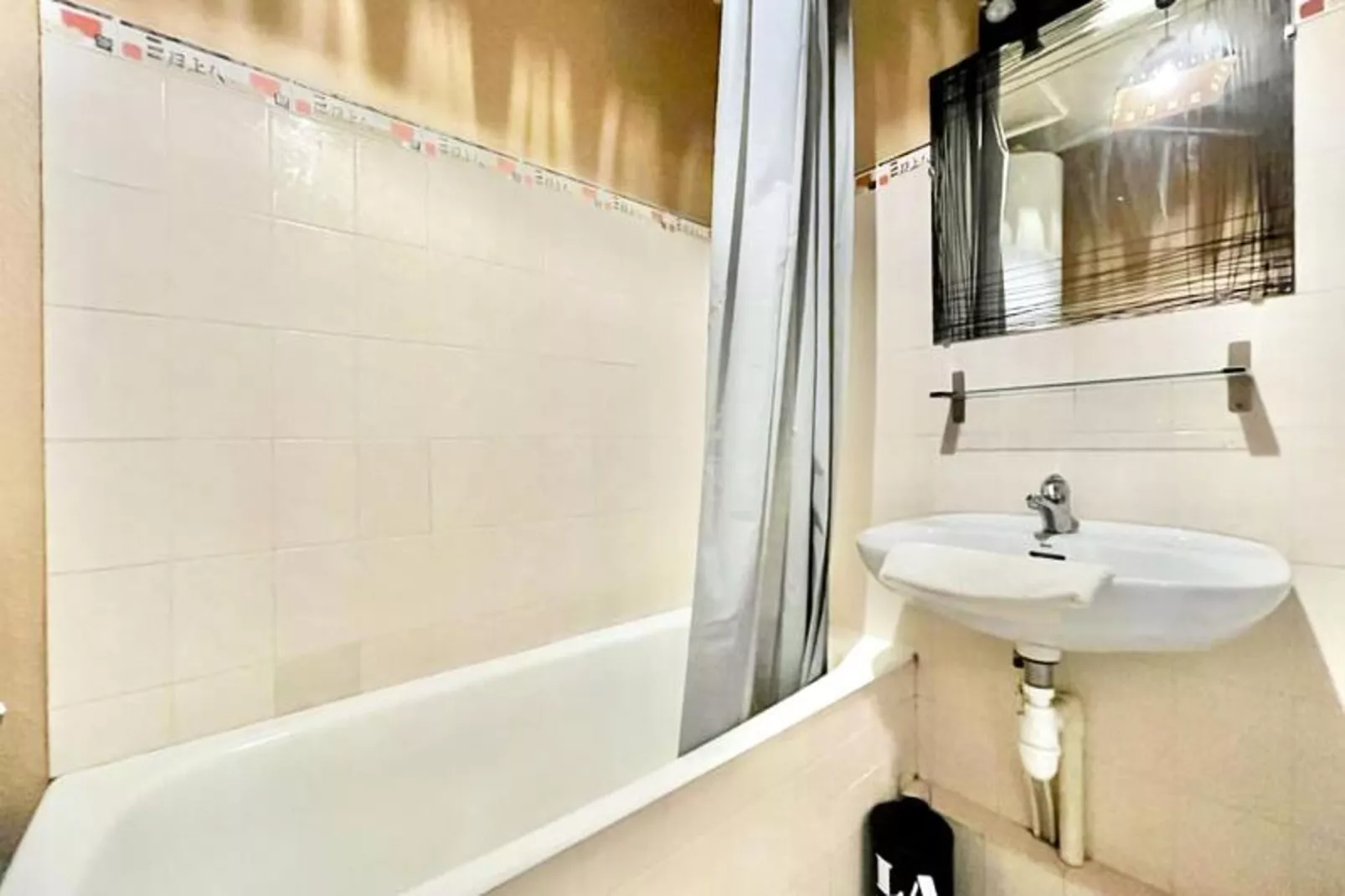 | Le F&eacute;lix 🌞 | Proche Gem, Gare | Tout &eacute;quip&eacute;-Badkamer