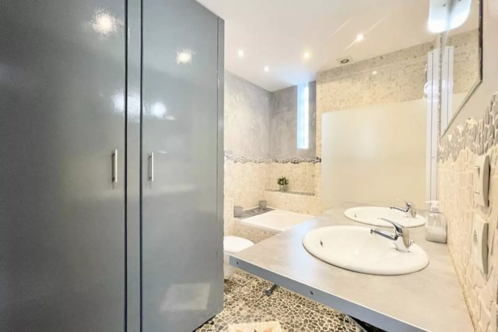 | Le Contemporain ⚙️| 6 Couchages | Wifi, Tram |-Image-tags.