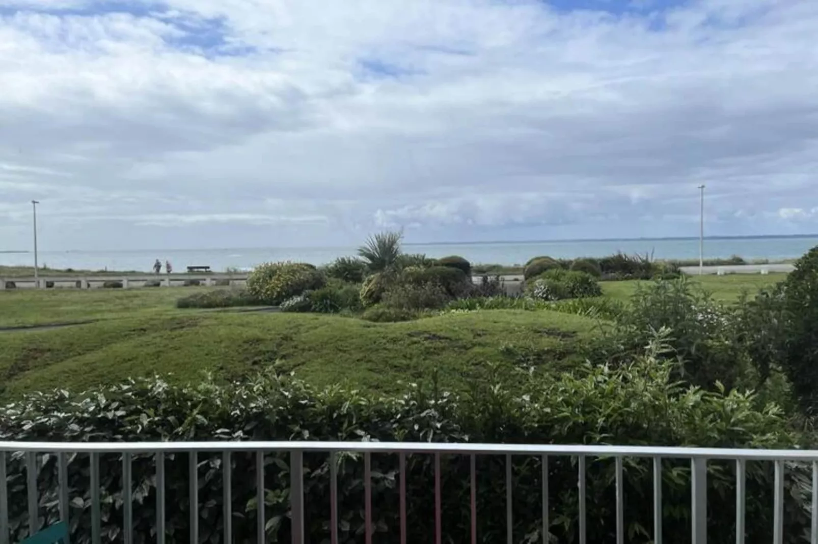 Résidence Vue Sur Les 3 &icirc;les Pr&ecirc;t De La  Thalasso-Woonkamer