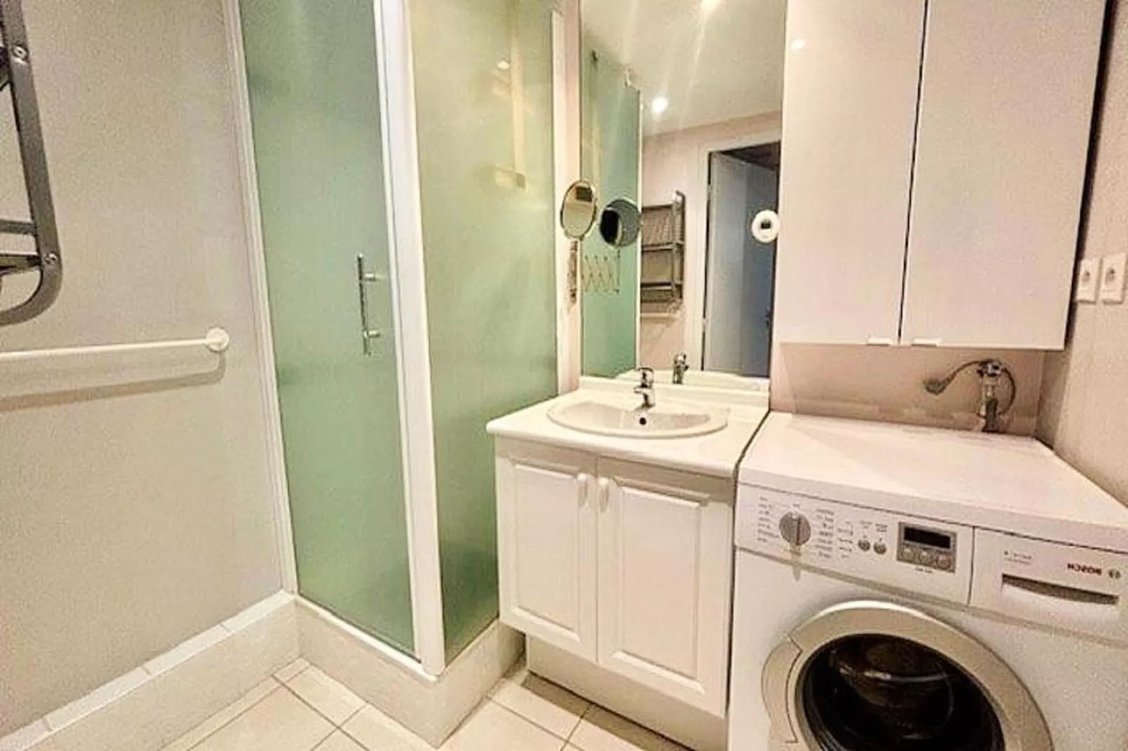 Résidence Cassandre-Badkamer