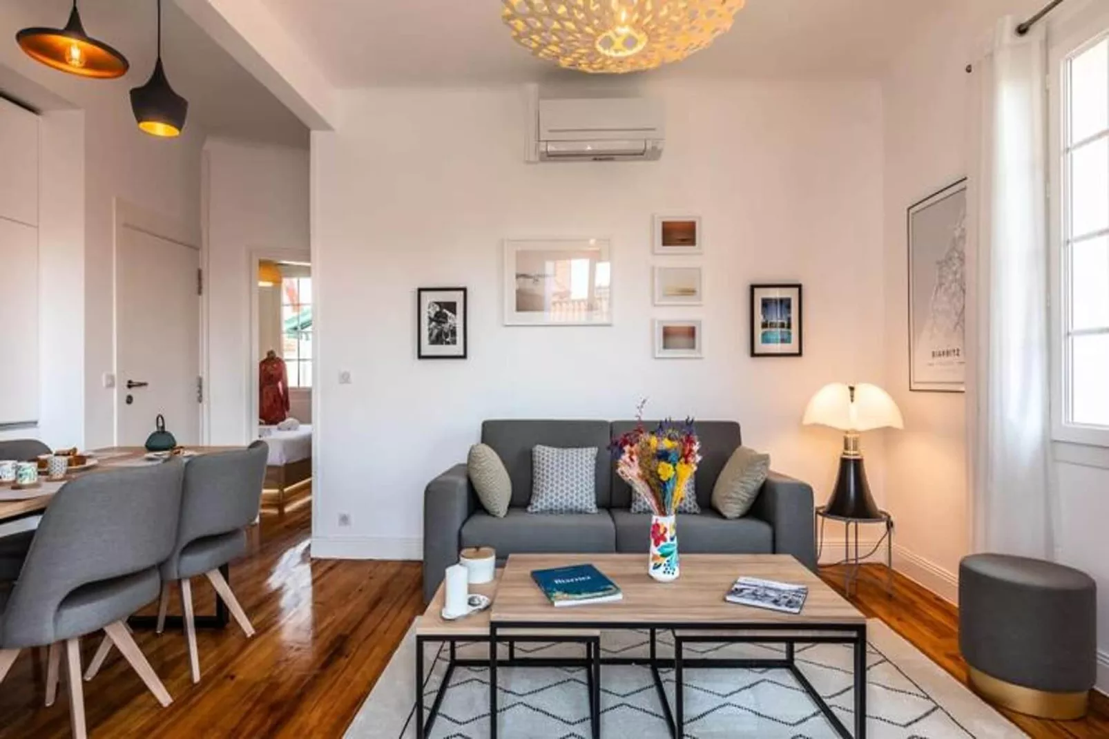 Superbe Appartement Plein De Charme Avec Balcon, 2ch, &agrave; 5min De La Plage-Woonkamer