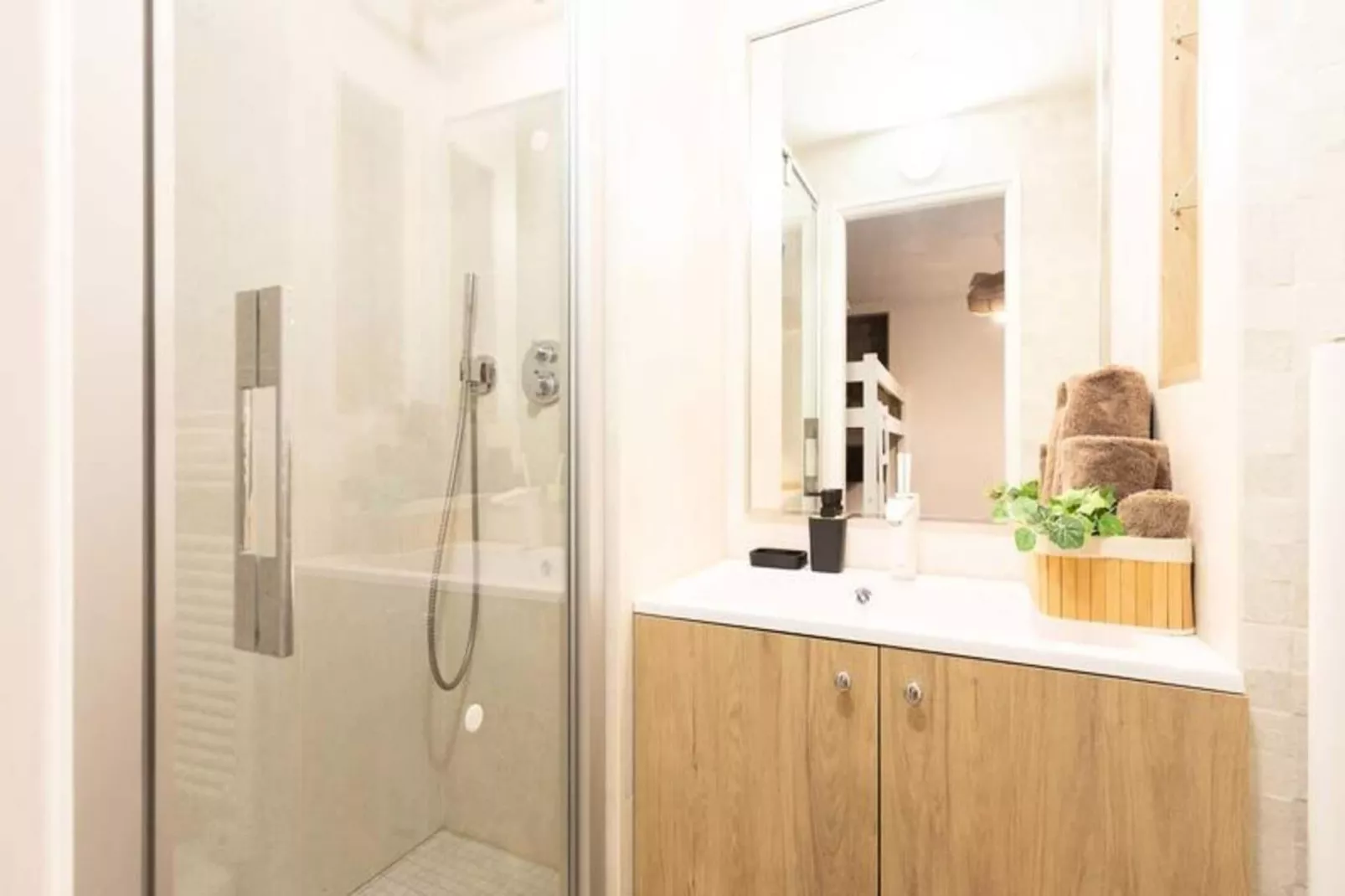 Résidence Barroude-Badkamer