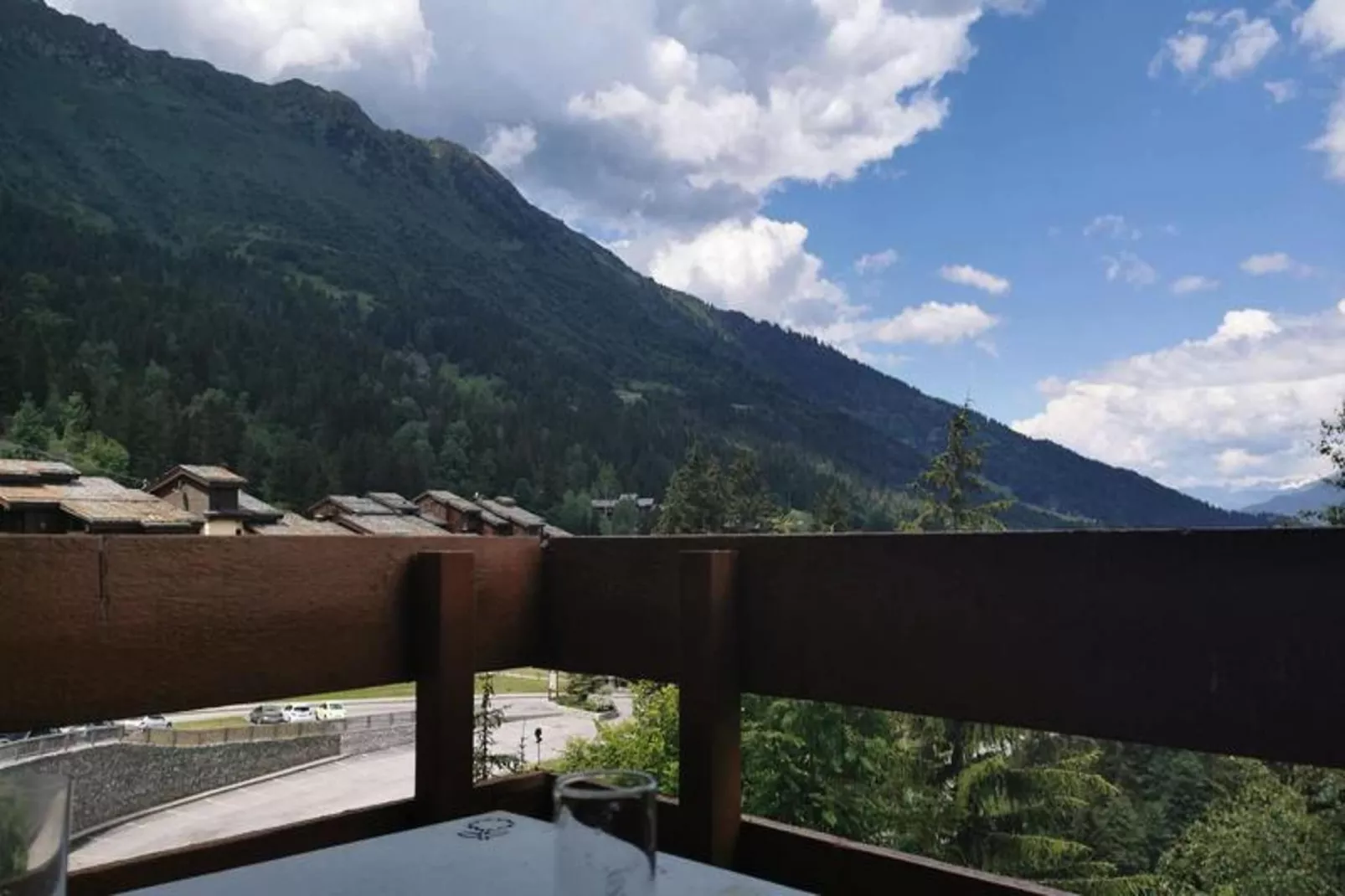 Résidence Roche Combe-Uitzicht zomer